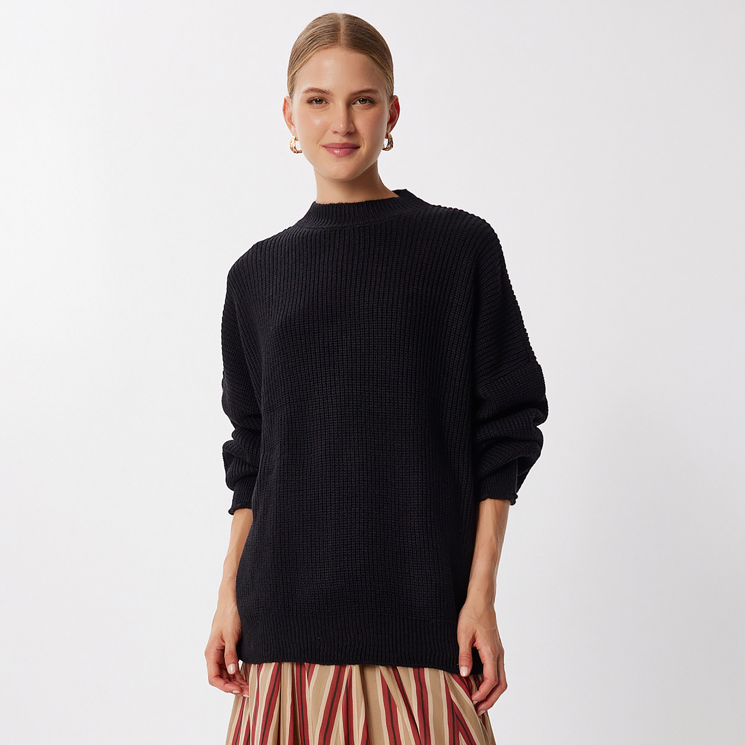 سعادة إسطنبول سوداء مضلعة برقبة مزيفة بأكمام منكسرة سترة نسائية-women-winterwear-cardigansandjumpers-jumpers-image-1
