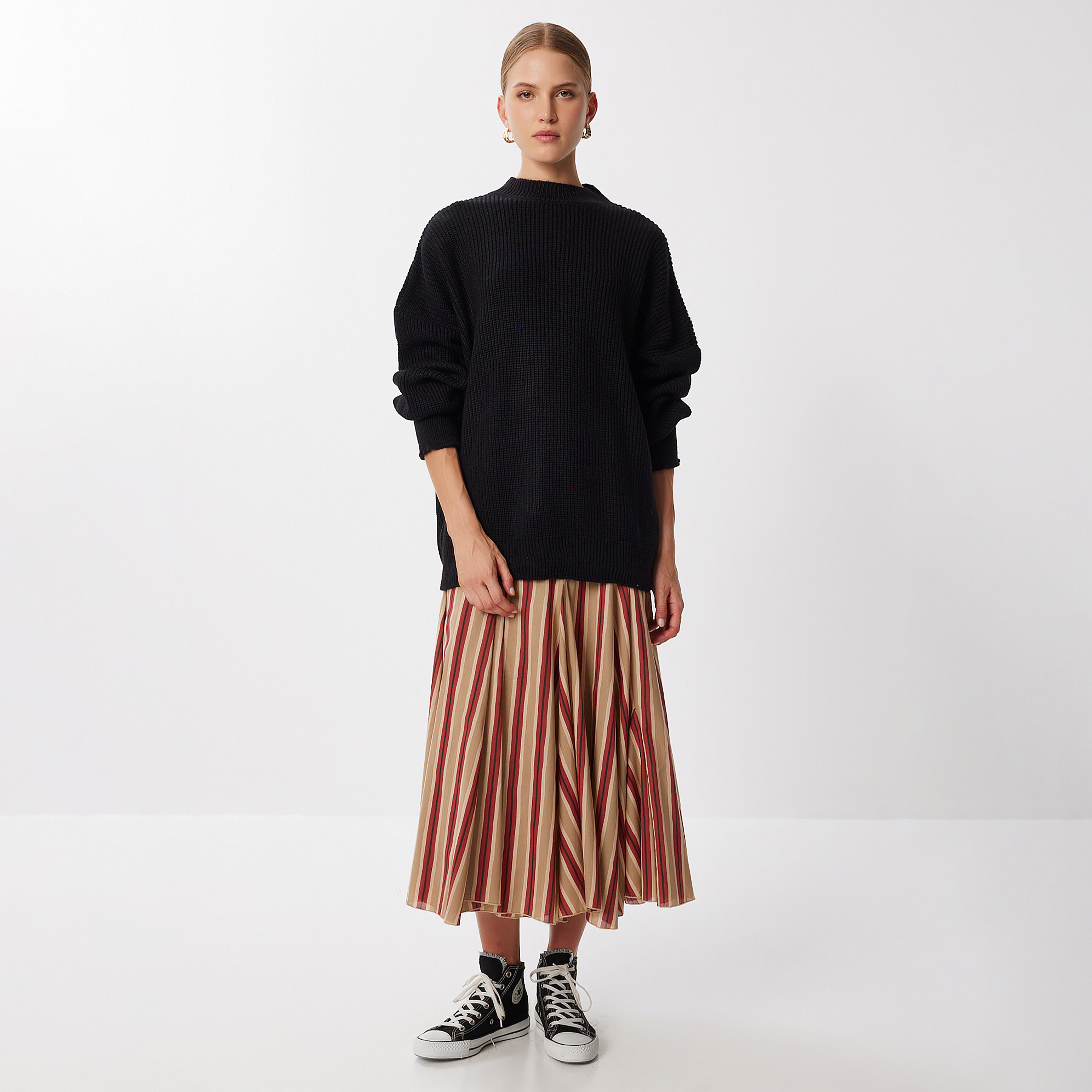 سعادة إسطنبول سوداء مضلعة برقبة مزيفة بأكمام منكسرة سترة نسائية-women-winterwear-cardigansandjumpers-jumpers-image-2