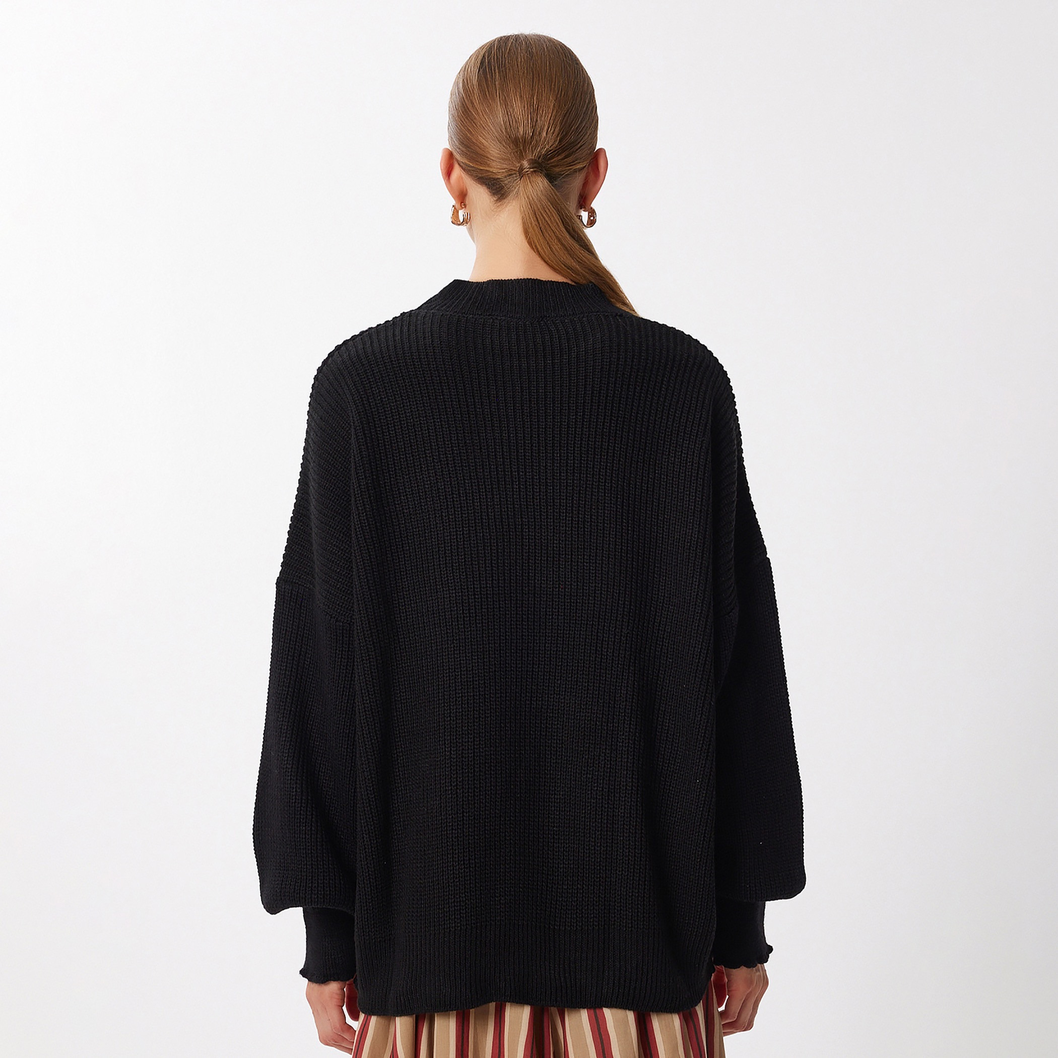 سعادة إسطنبول سوداء مضلعة برقبة مزيفة بأكمام منكسرة سترة نسائية-women-winterwear-cardigansandjumpers-jumpers-image-3