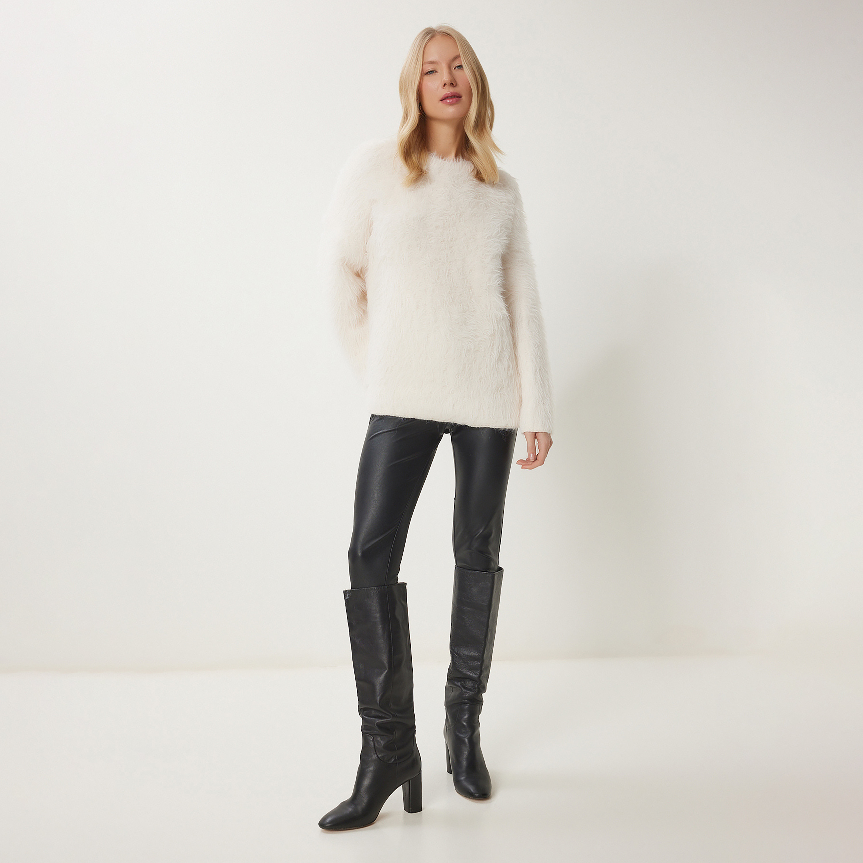 سترة نسائية بيضاء من فرو صناعي من إسطنبول من السعادة-women-clothing-cardigansandjumpers-jumpers-image-3