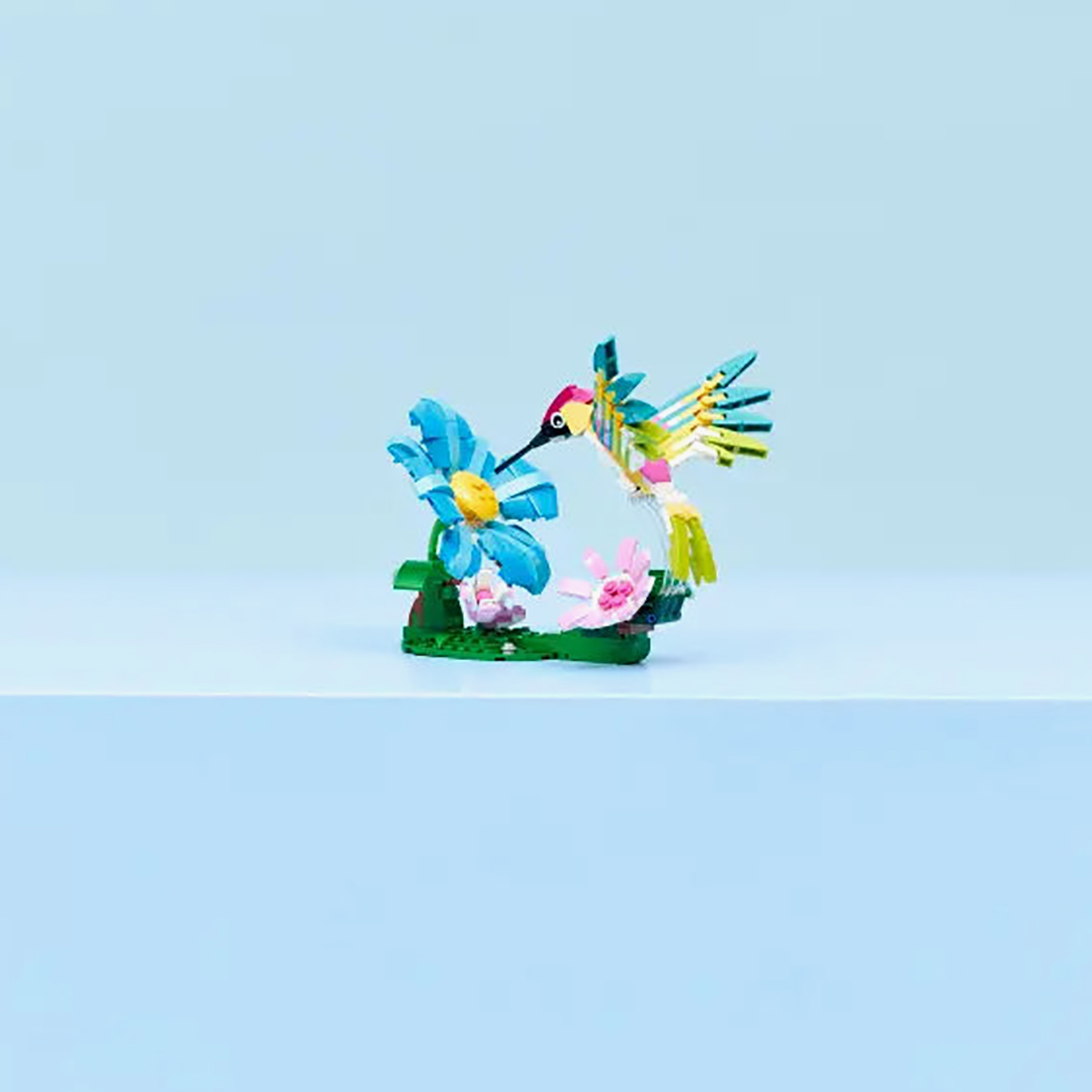 LEGO Creator 3 in1 Wild Animals: Colourful Hummingbird Decor 31384-toys-buildingblocks-blocks-image-3