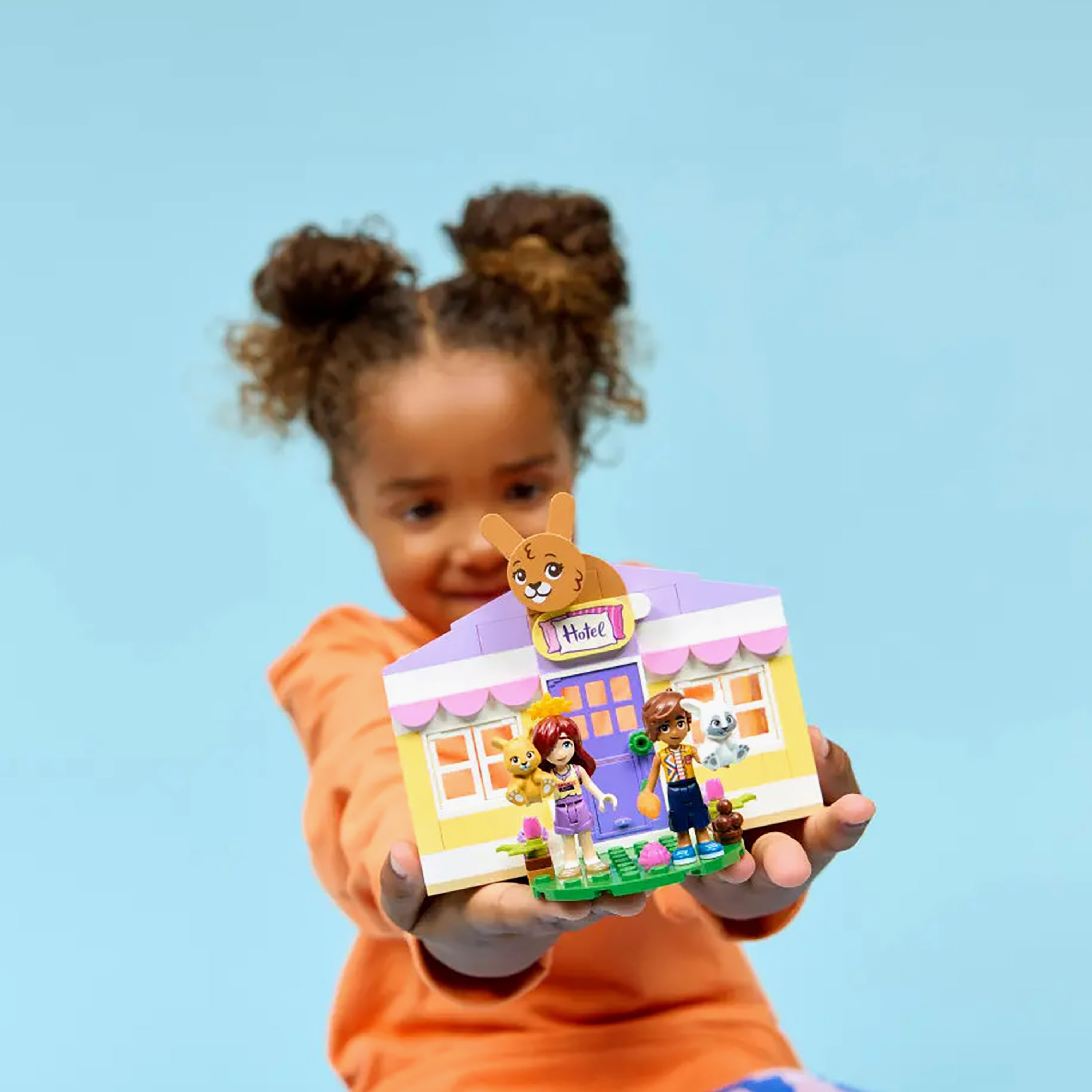 مجموعة لعب فندق الأرانب في مدينة هارتليك فريندز 42679 من ليغو-toys-buildingblocks-blocks-image-7