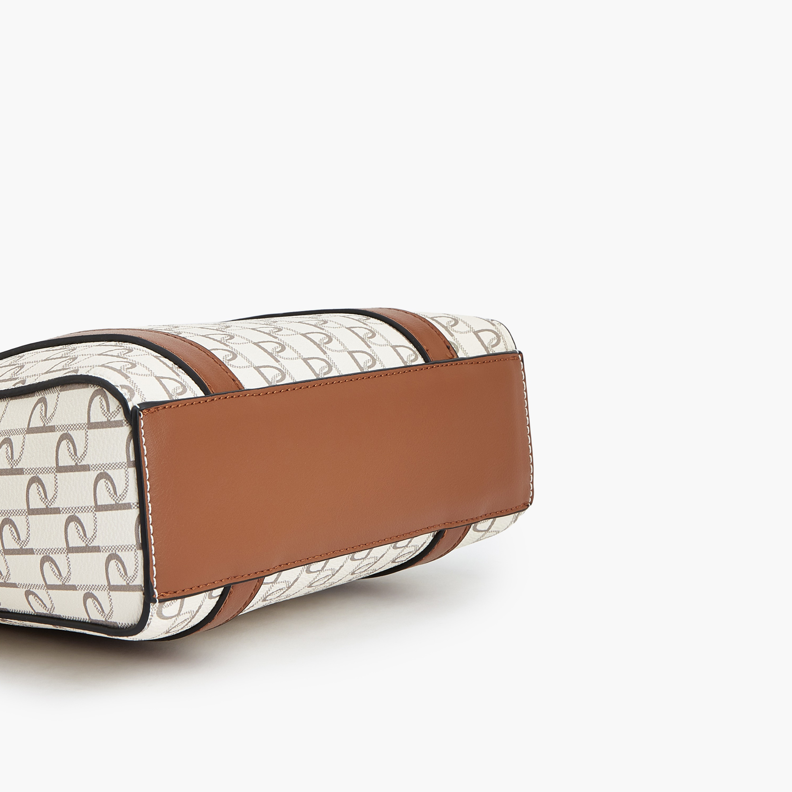 شنطة توتي بحزام قابل للفصل وطبعات مونوجرام من بابريكا-women-bagsandwallets-handbags-image-7