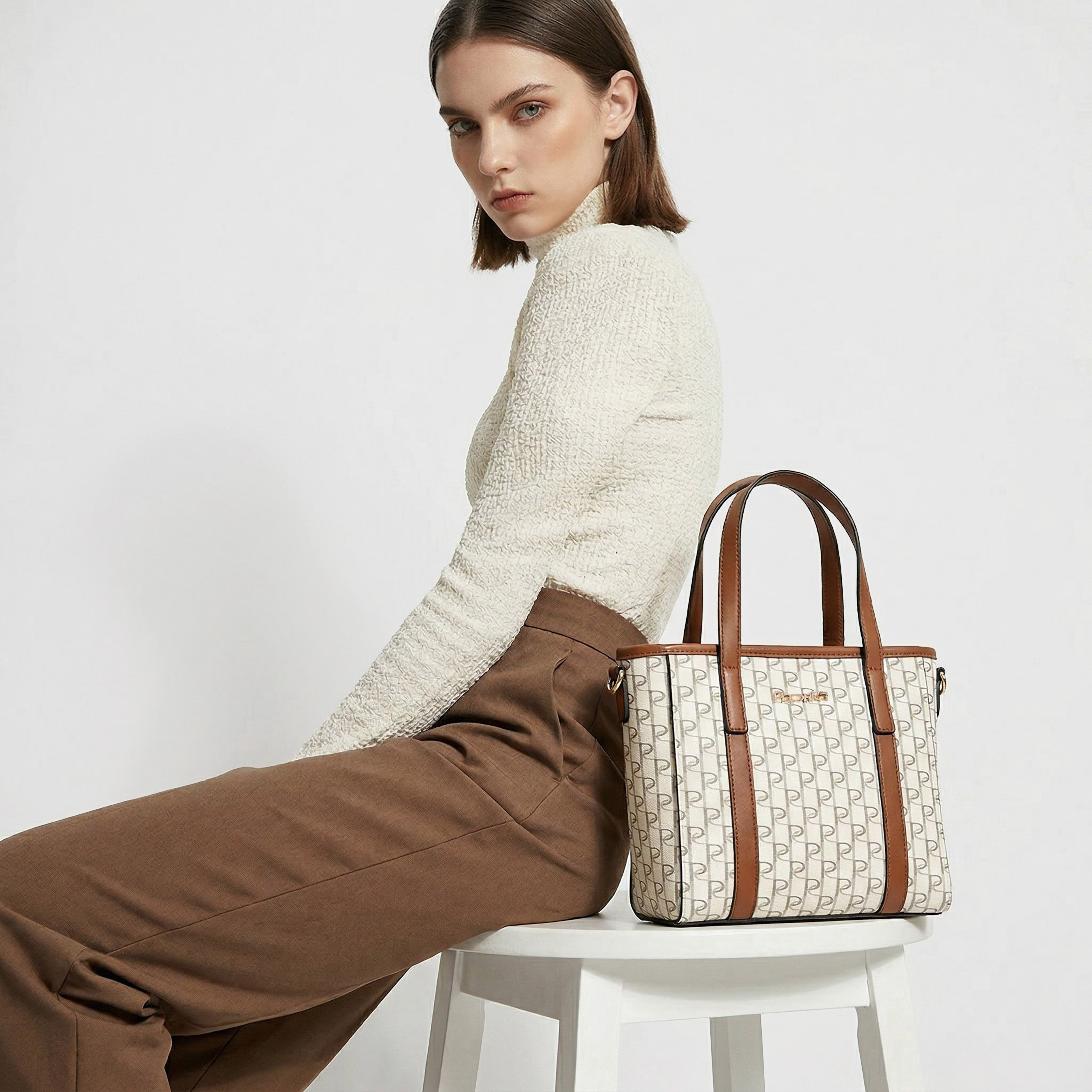 شنطة توتي بحزام قابل للفصل وطبعات مونوجرام من بابريكا-women-bagsandwallets-handbags-image-2