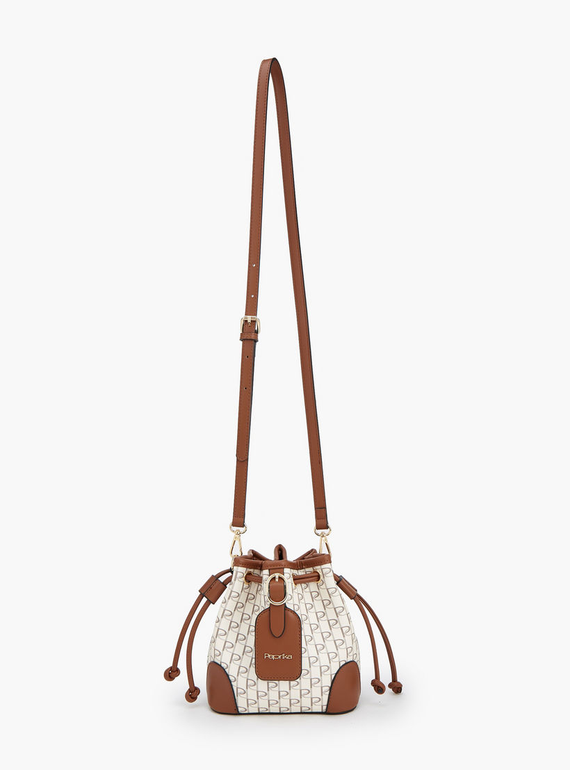 شنطة دلو برباط إغلاق وطبعات مونوجرام من بابريكا-women-bagsandwallets-handbags-image-3