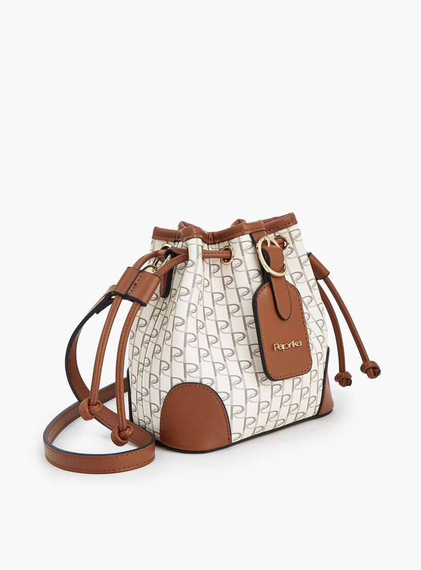 شنطة دلو برباط إغلاق وطبعات مونوجرام من بابريكا-women-bagsandwallets-handbags-image-4