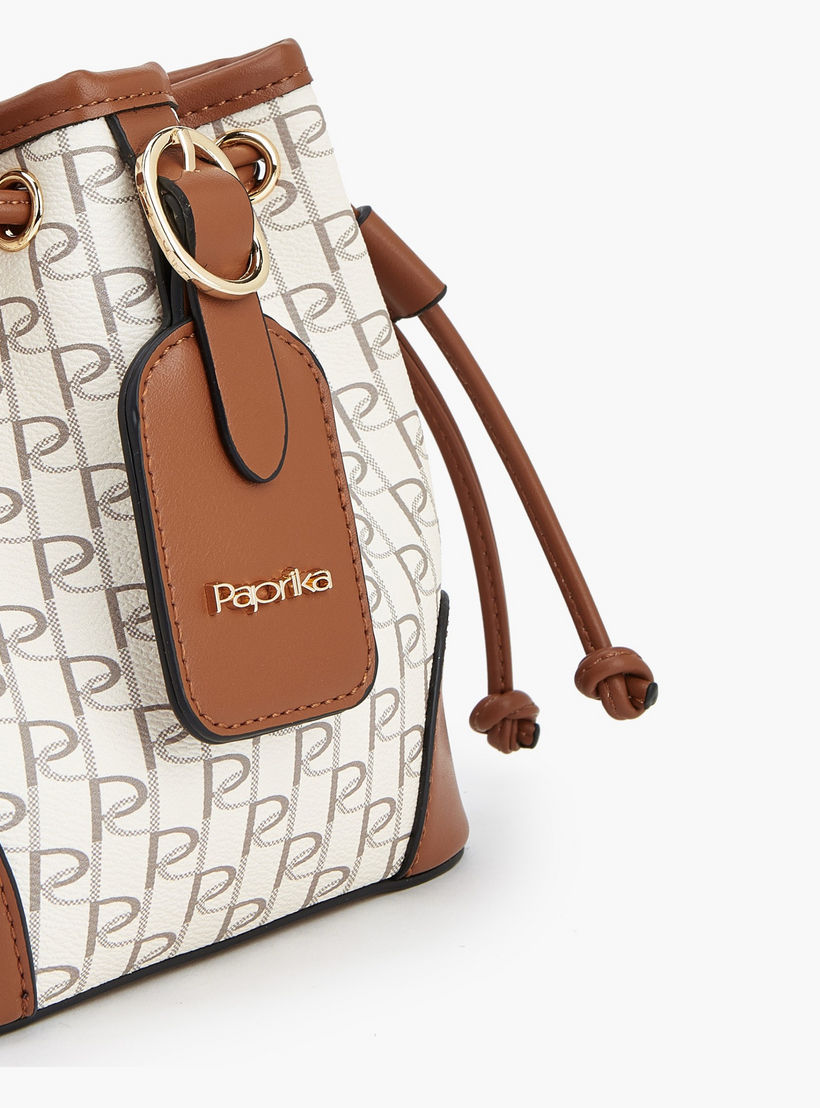 شنطة دلو برباط إغلاق وطبعات مونوجرام من بابريكا-women-bagsandwallets-handbags-image-5
