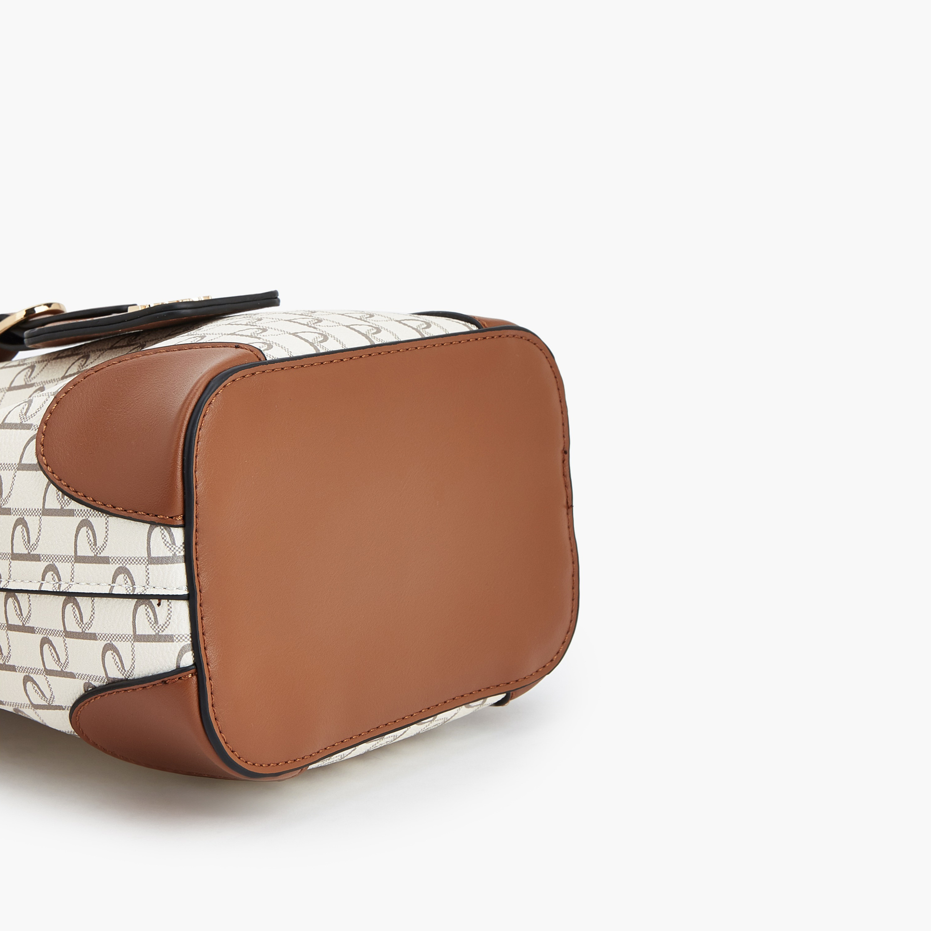 شنطة دلو برباط إغلاق وطبعات مونوجرام من بابريكا-women-bagsandwallets-handbags-image-7