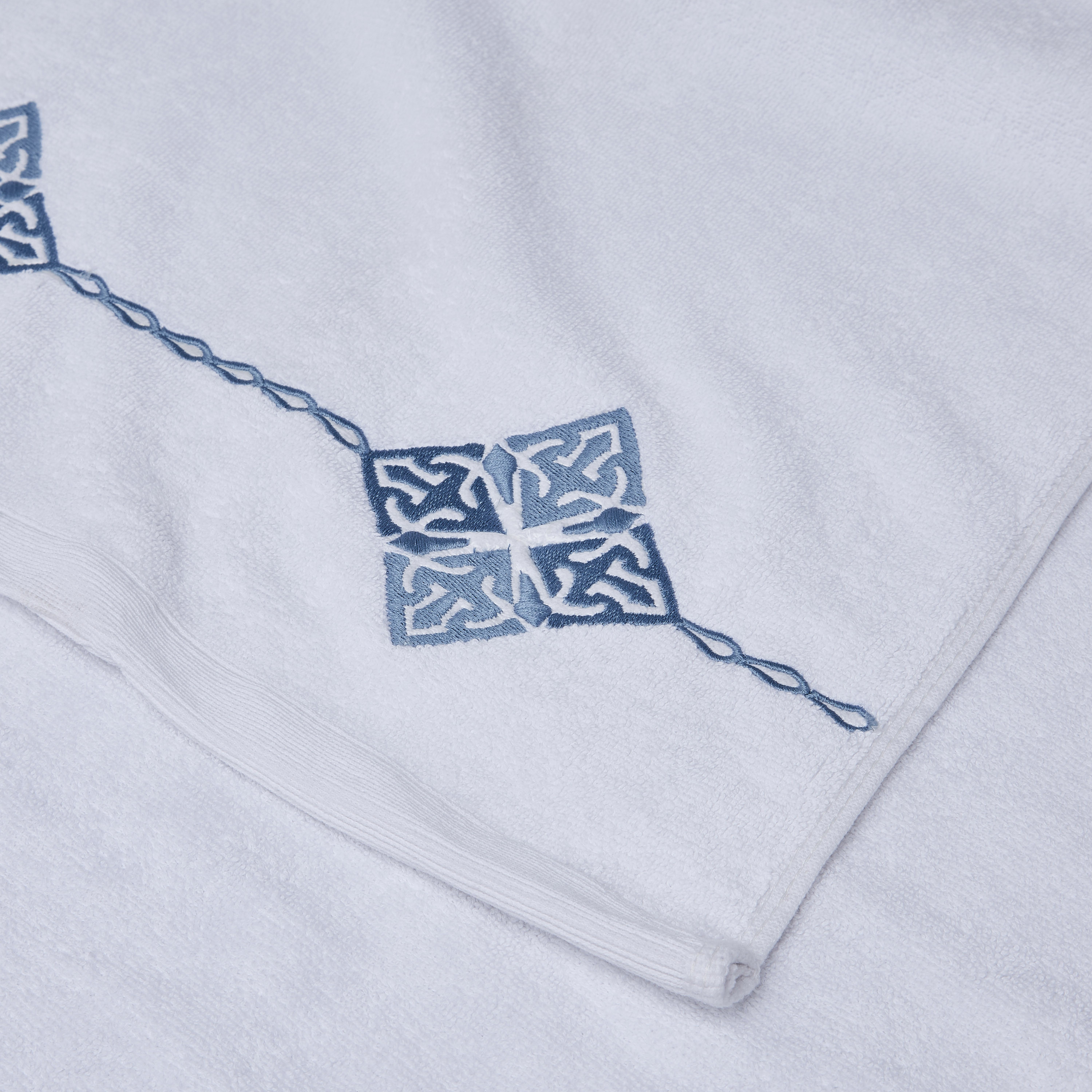 Zarqa Embroidered Bath Towel - 70x140 cm-household-bathandlaundry-bathlinen-towels-image-4