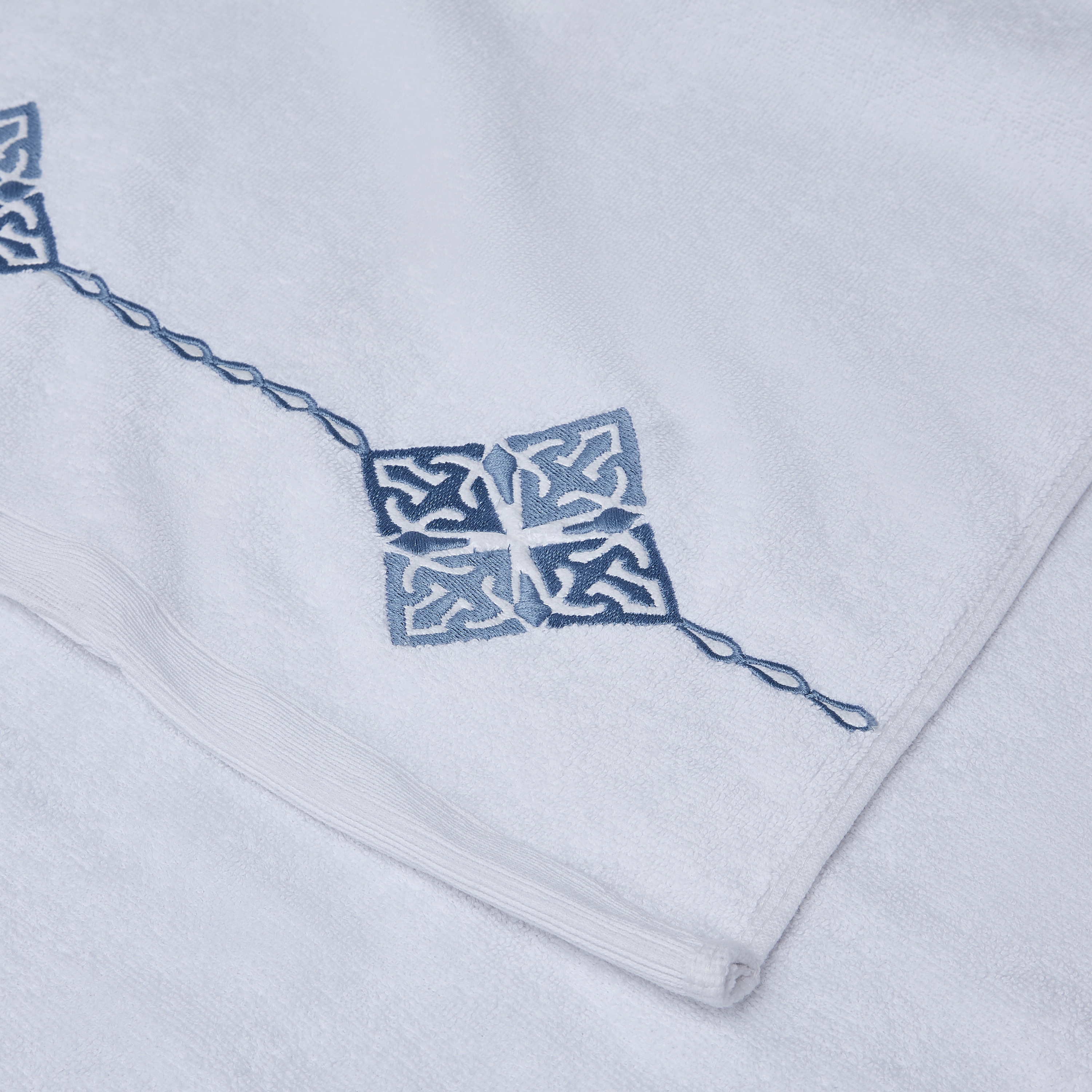 Zarqa Embroidered Hand Towel - 40x70 cm-household-bathandlaundry-bathlinen-towels-image-4