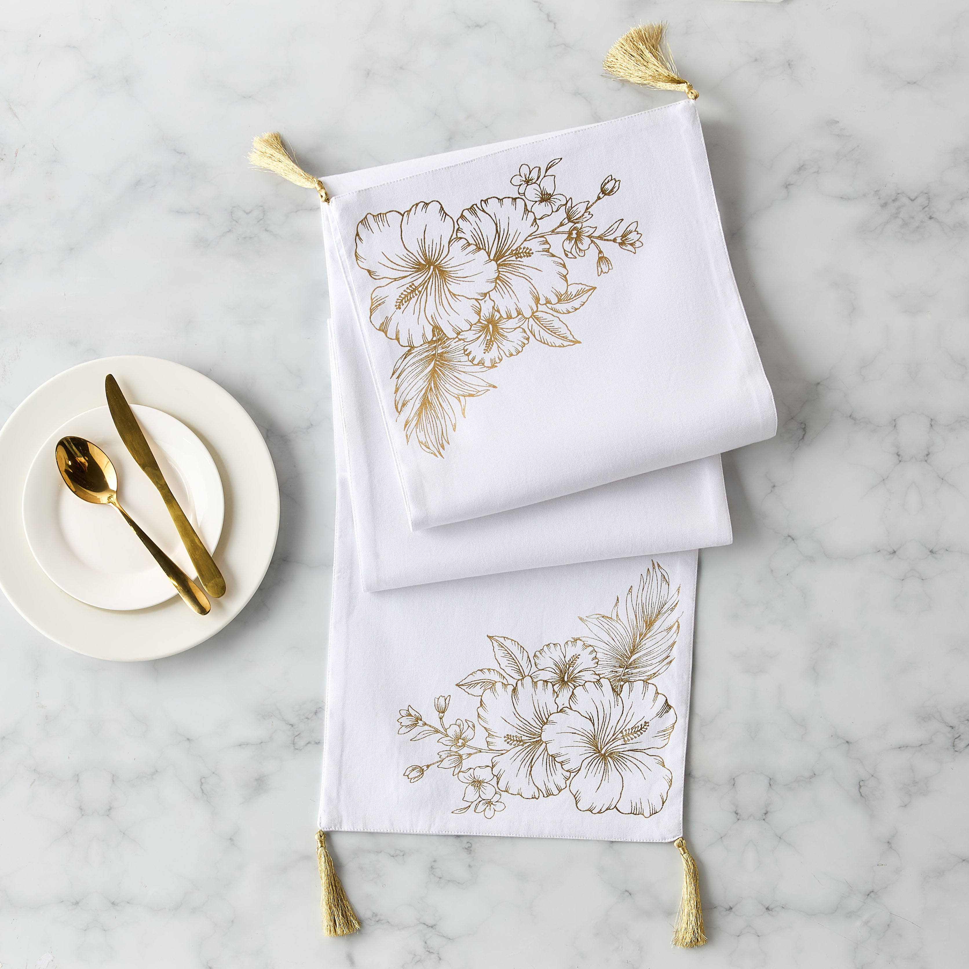 مفرش طاولة بطبعات رقائق زهور صيفية وشرابات - 33x180 سم-household-dining-tablelinen-runnersandtablecovers-image-1