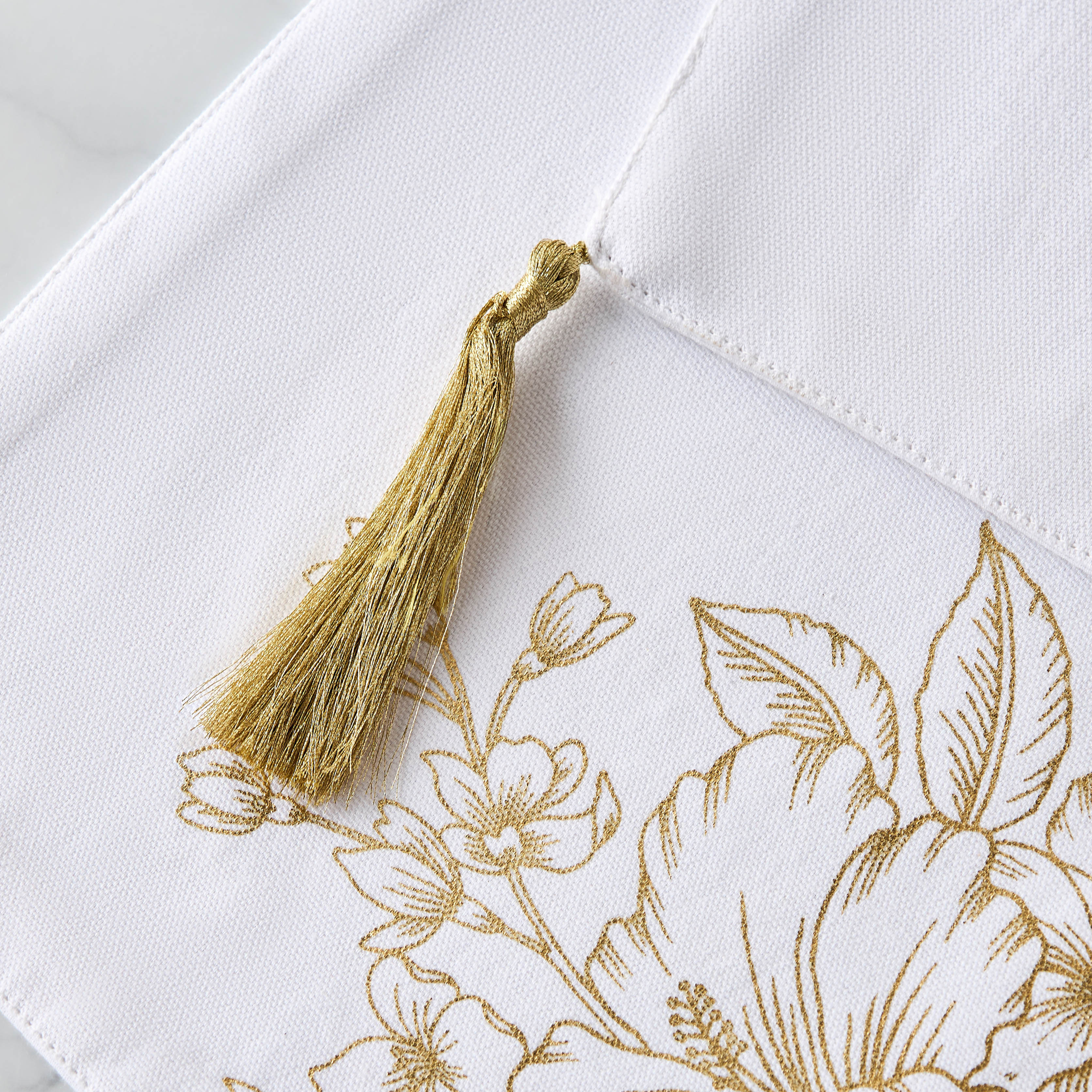 مفرش طاولة بطبعات رقائق زهور صيفية وشرابات - 33x180 سم-household-dining-tablelinen-runnersandtablecovers-image-4