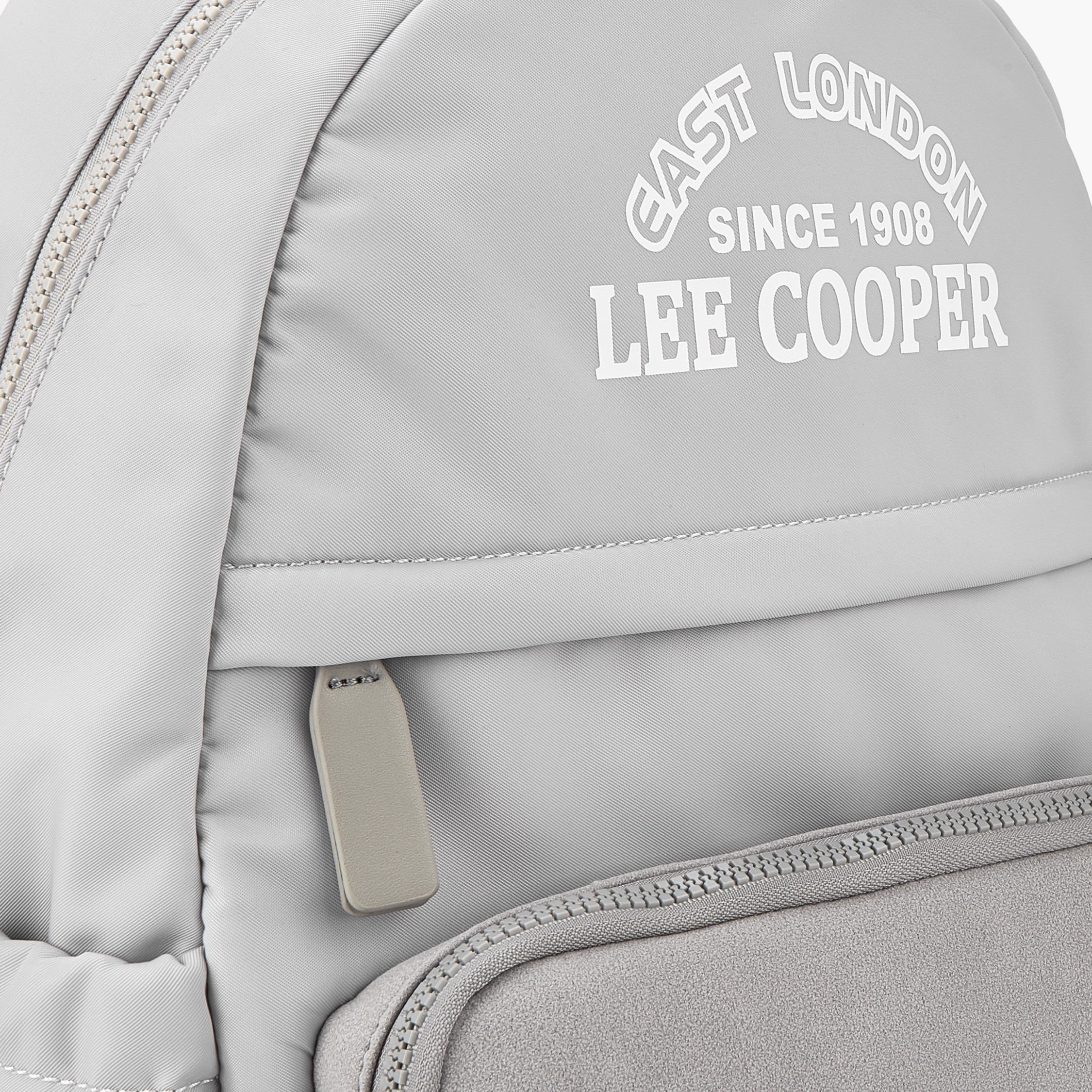شنطة ظهر بطبعات شعار وحمالات قابلة للتعديل من لي كوبر-women-bagsandwallets-backpacks-image-3