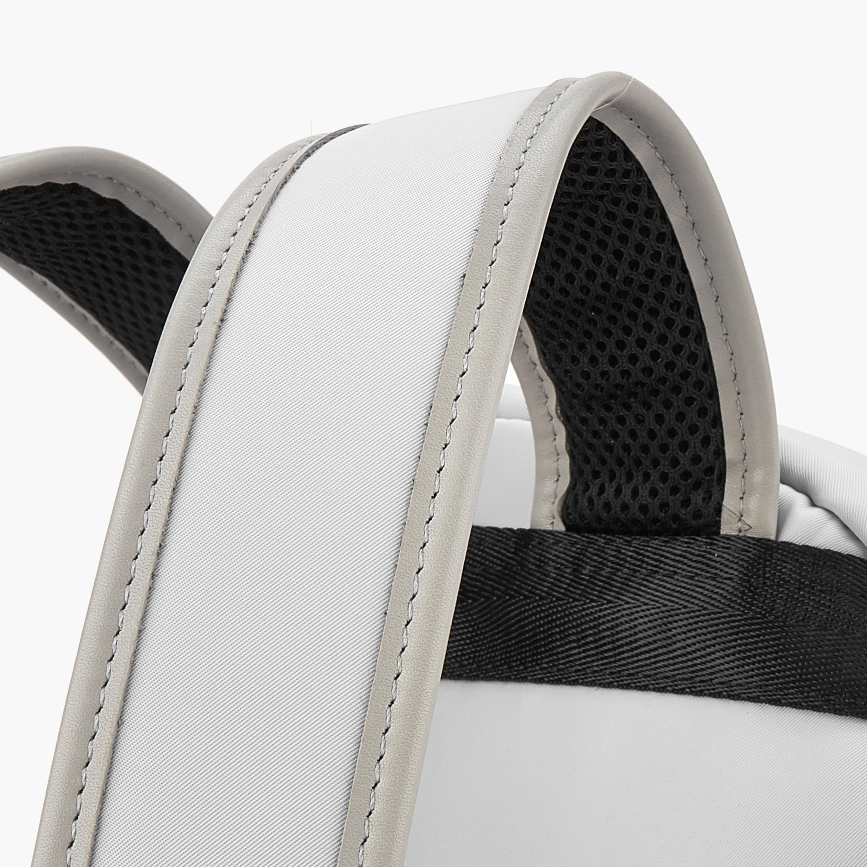 شنطة ظهر بطبعات شعار وحمالات قابلة للتعديل من لي كوبر-women-bagsandwallets-backpacks-image-6