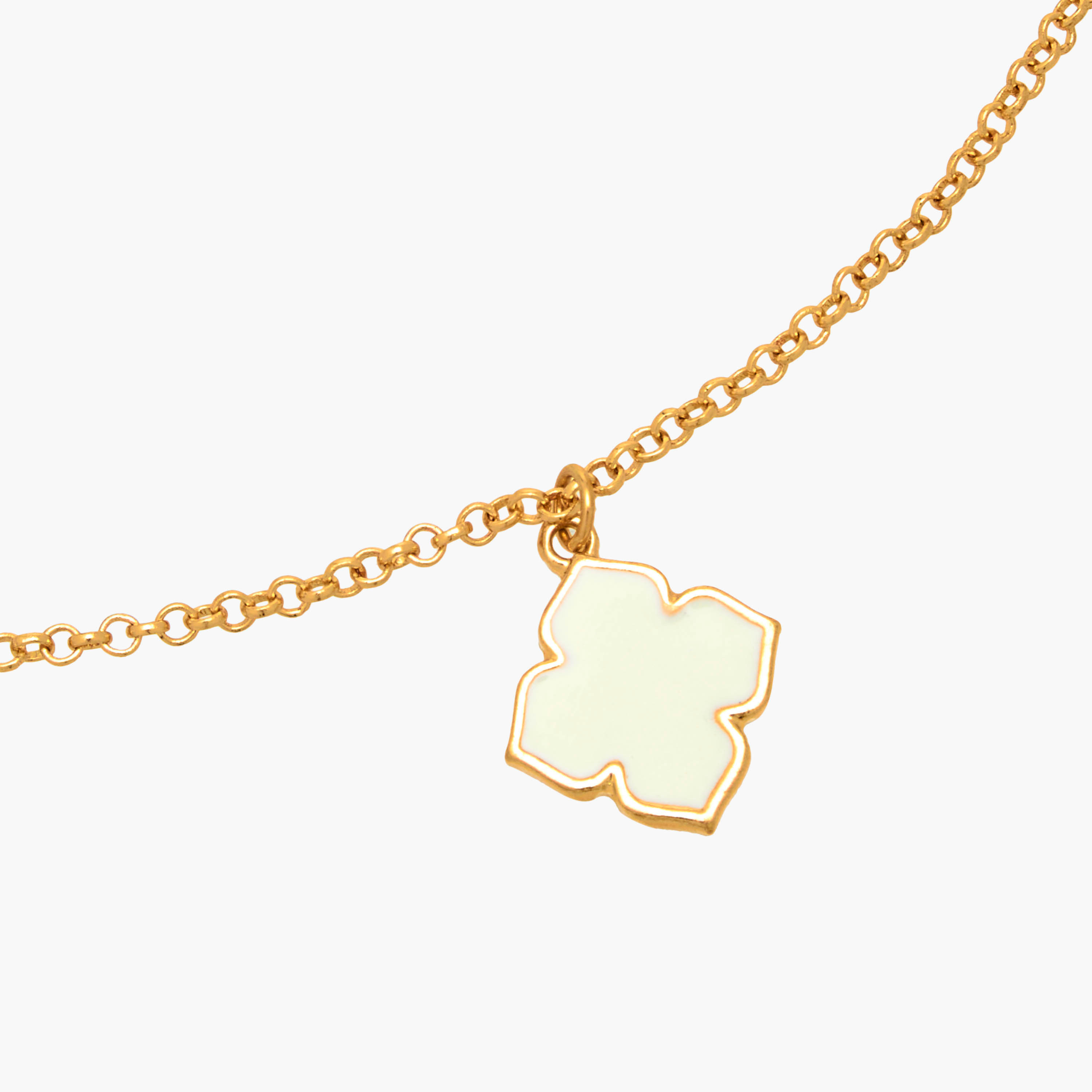 عقد بلون ذهبي بدلاية بشكل ورقة برسيم-women-watchesandjewellery-jewellery-necklacesandpendants-image-3