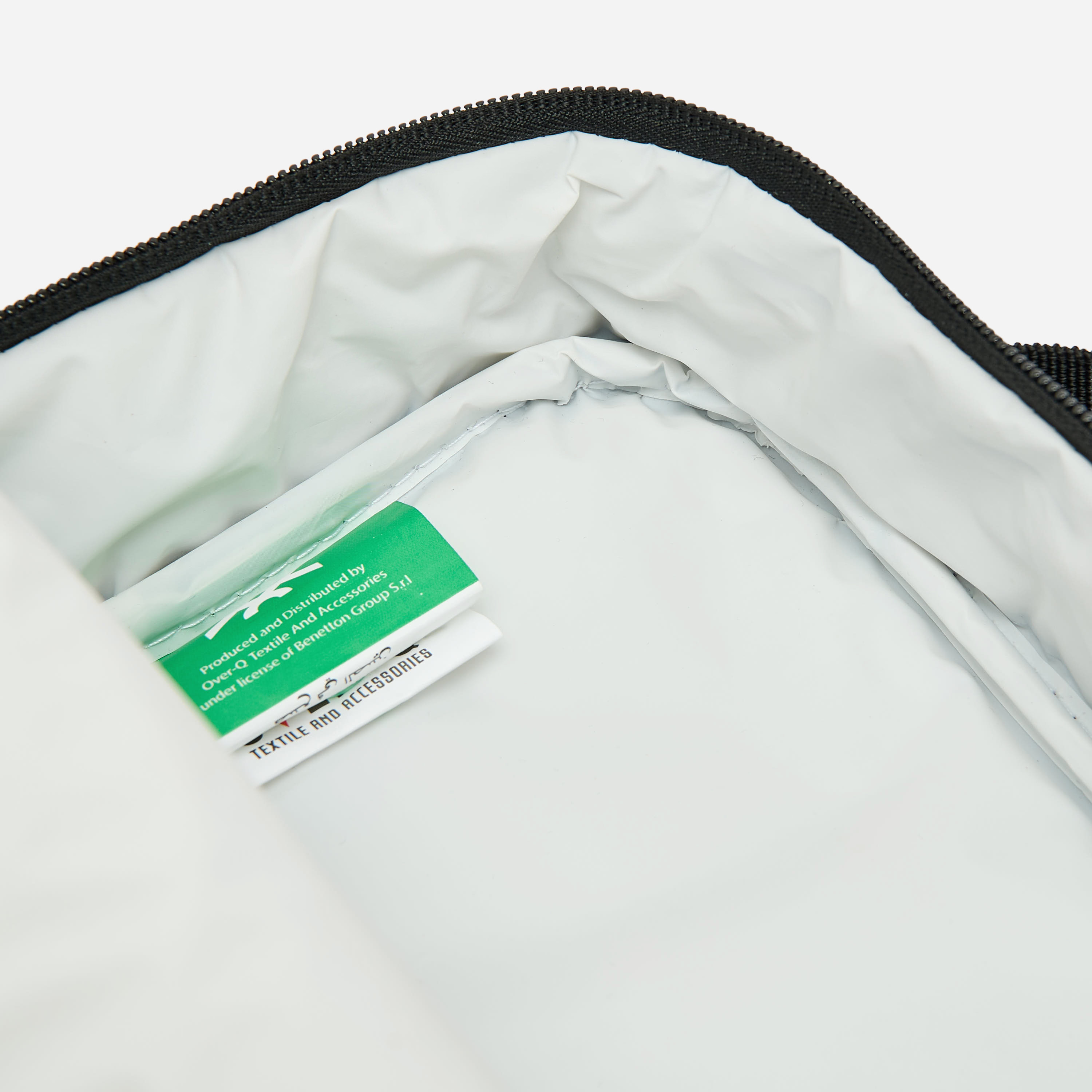 United Colors of Benetton Logo Print Lunch Bag for Boys 8-13 Years with Insulation-school-lunchessentials-lunchbags-image-4