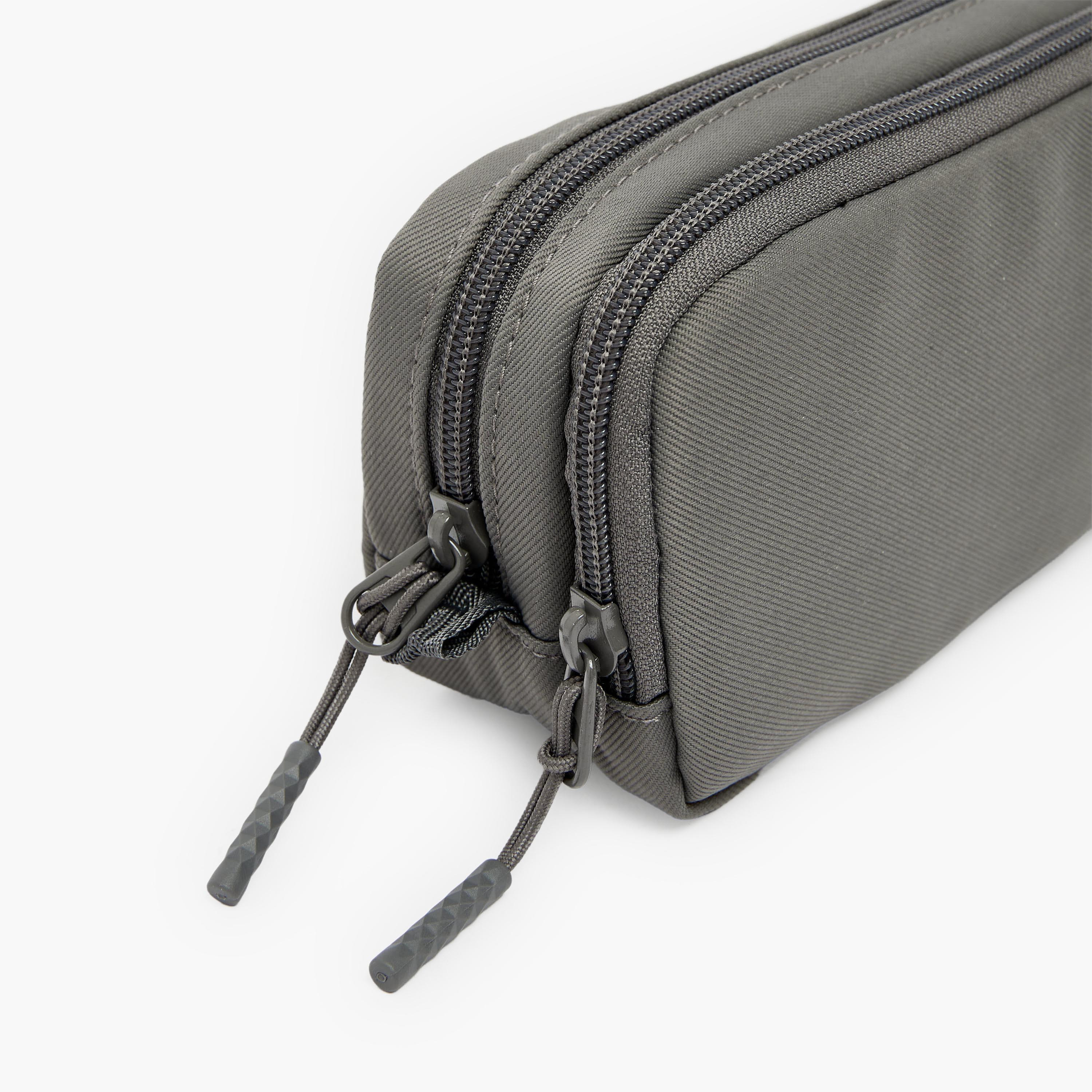 مقلمة سادة بقسمين من يونايتد كولورز أوف بينيتون-school-stationery-pencilcases-image-5