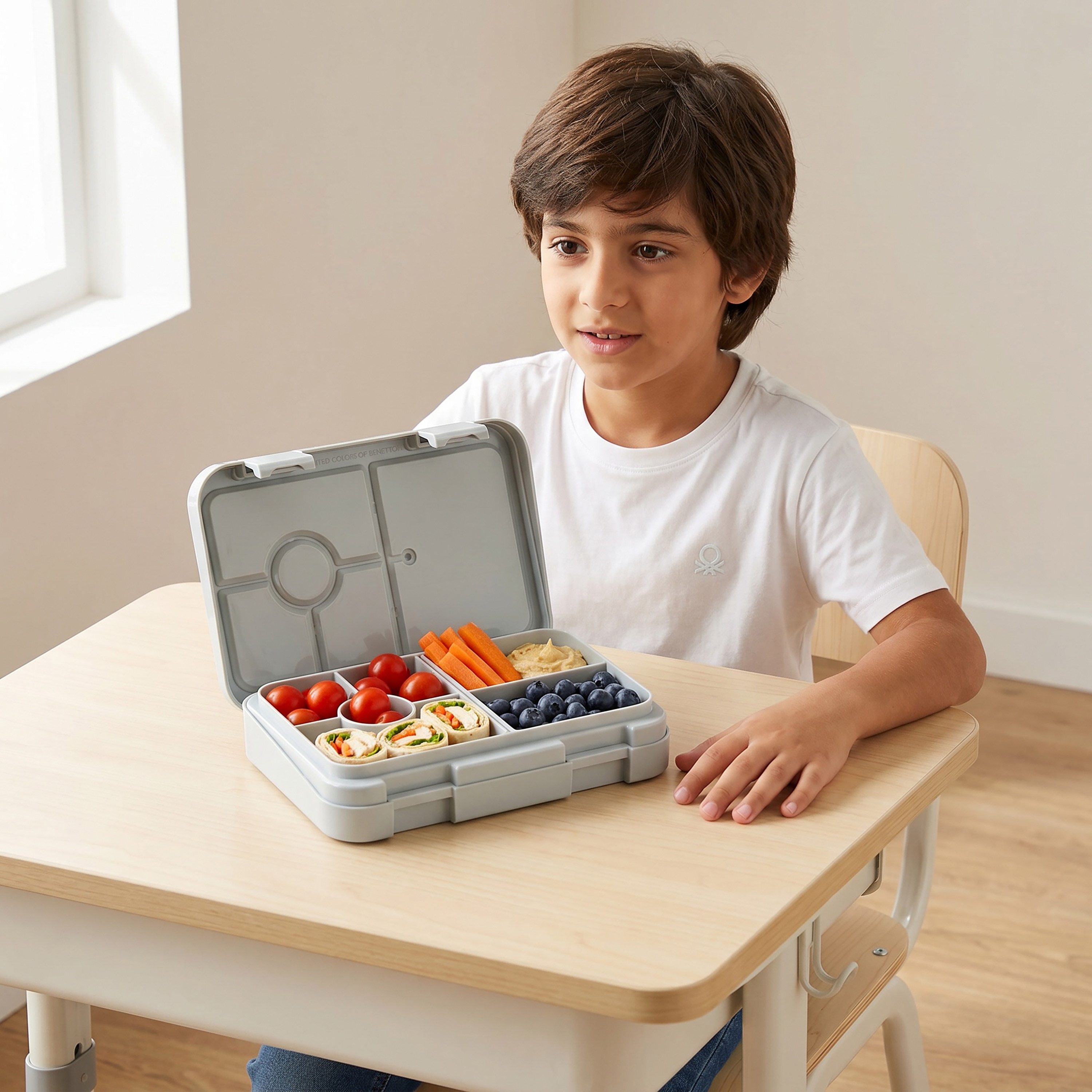 صندوق غداء سادة بـ6 أقسام للأولاد من يونايتد كولورز أوف بينيتون - 810 مل-school-lunchessentials-lunchboxes-image-3
