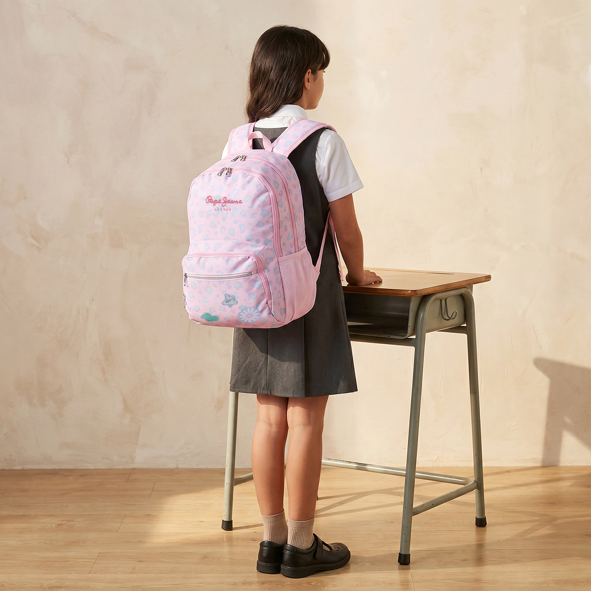 شنطة ظهر بطبعة مجردة للبنات من 8-13 سنة مع أحزمة كتف مبطنة - 18 بوصة-school-bagsandbackpacks-backpacks-image-3