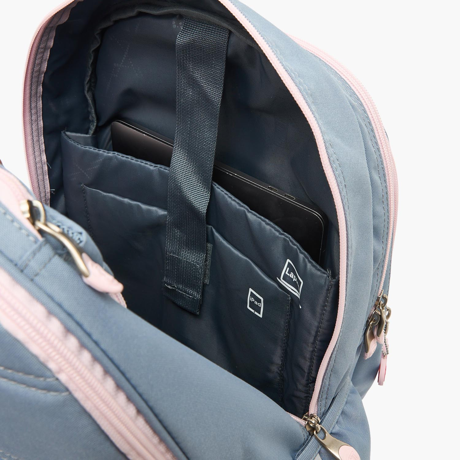 شنطة ترولي بطبعات قلوب ومقبض سحب 8-13 سنوات للبنات من سانت رايت - 18 بوصة-school-bagsandbackpacks-trolleybags-image-4
