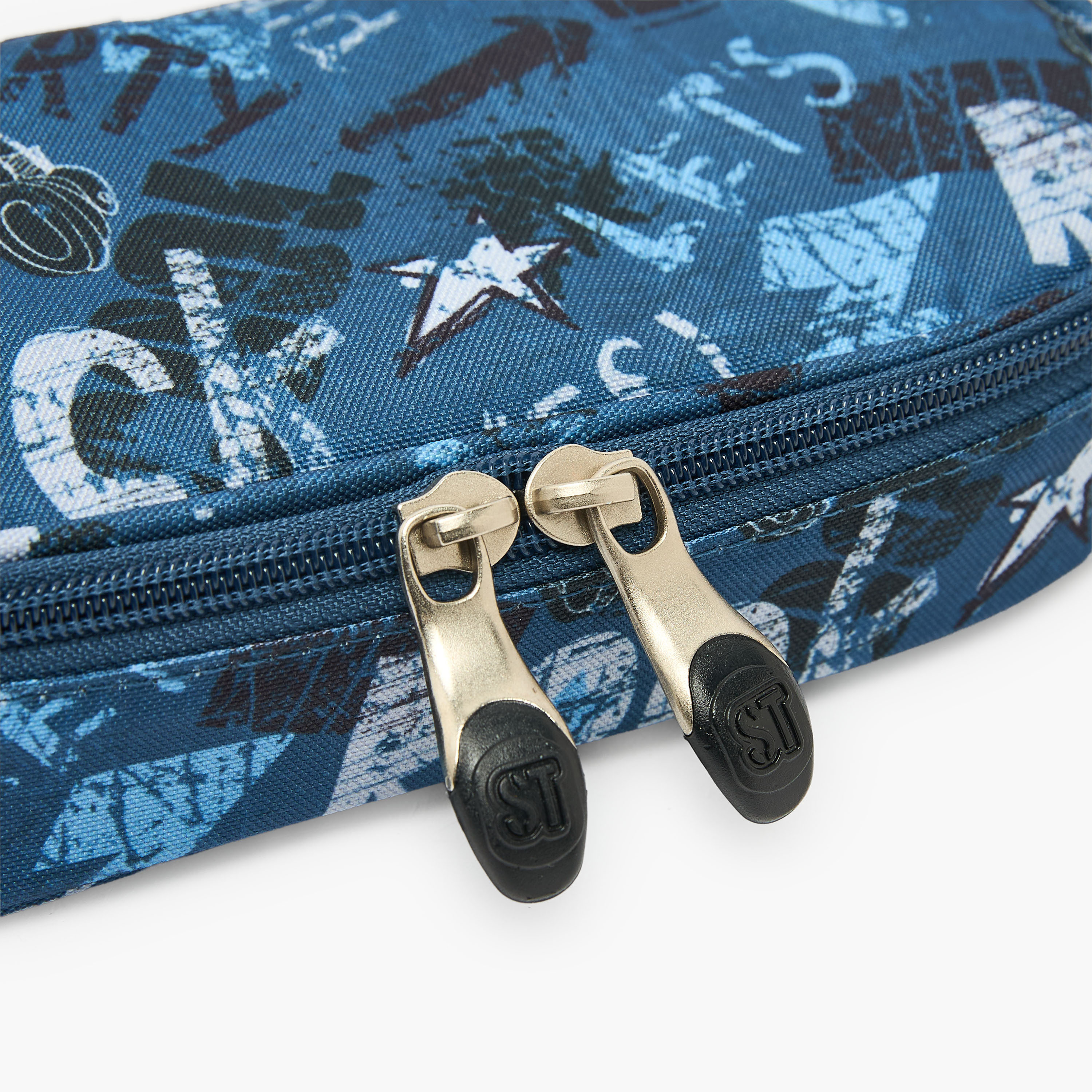مقلمة بطبعات جرافيتي وسحاب إغلاق من أس تي رايت-school-stationery-pencilcases-image-4