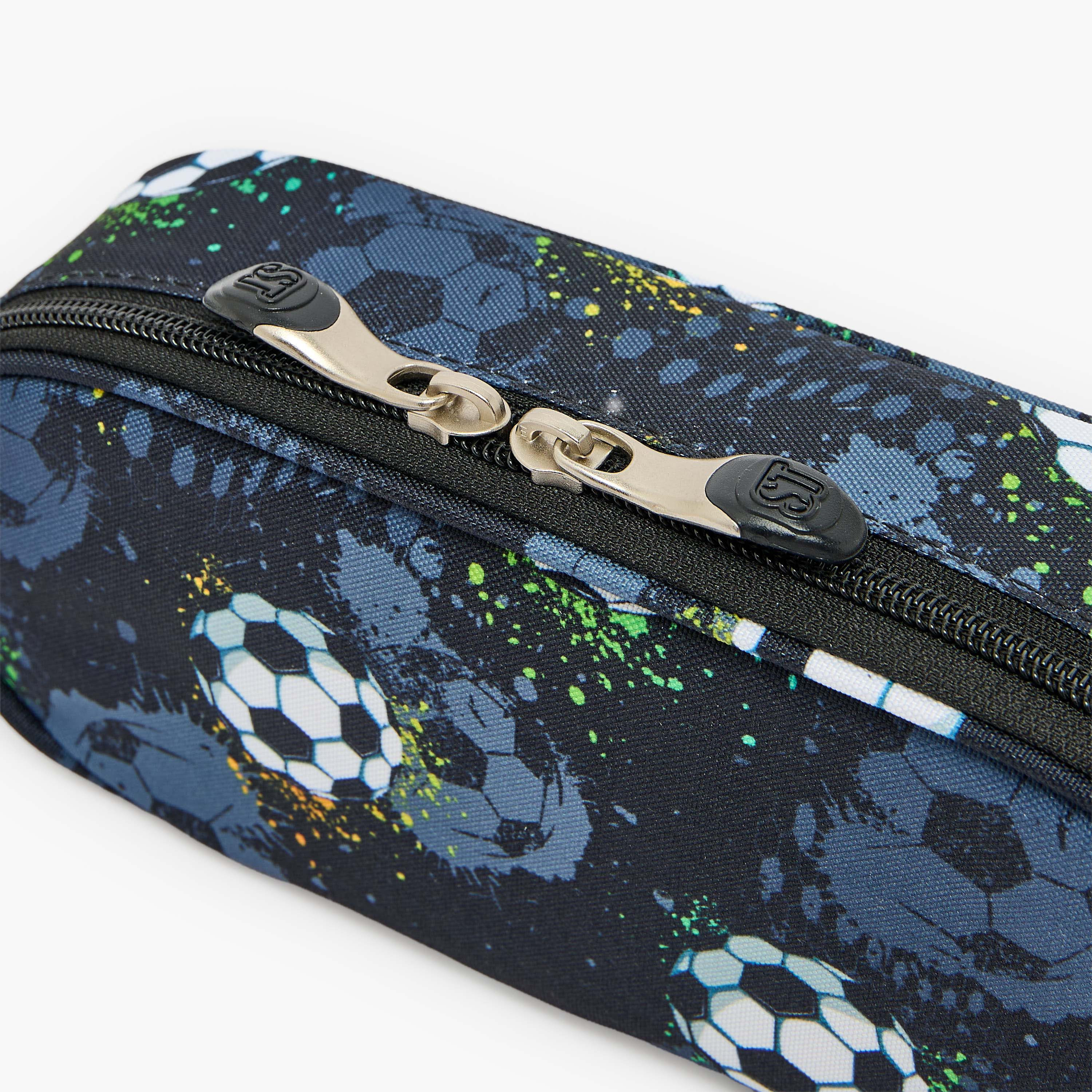 مقلمة بطبعات كرة القدم وبسحاب من سانت رايت-school-stationery-pencilcases-image-3