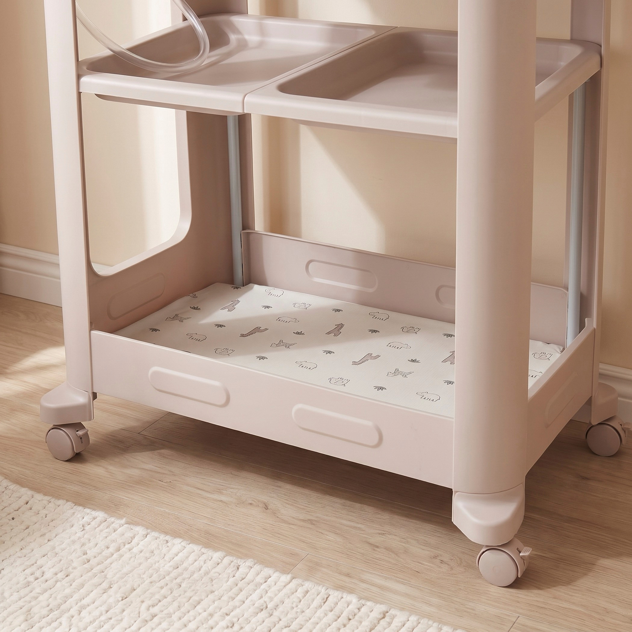 طاولة غيار بطبعات سفاري من جونيورز - 62x79x97 سم-baby-bathandcare-changingtables-image-4