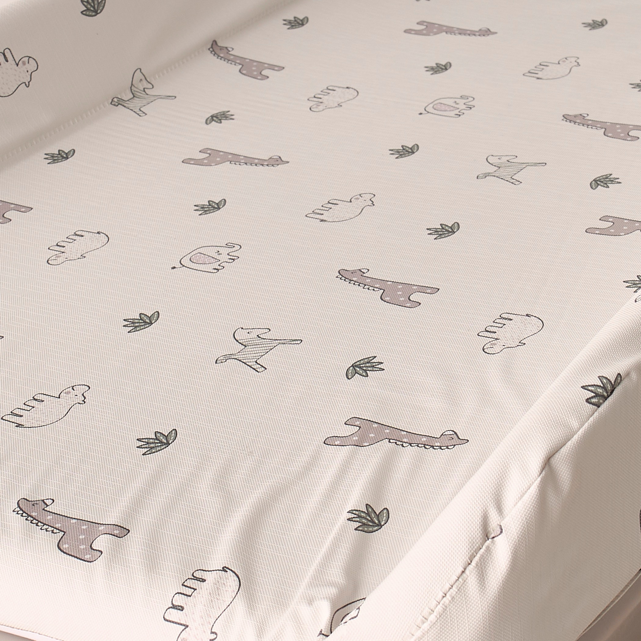 طاولة غيار بطبعات سفاري من جونيورز - 62x79x97 سم-baby-bathandcare-changingtables-image-8