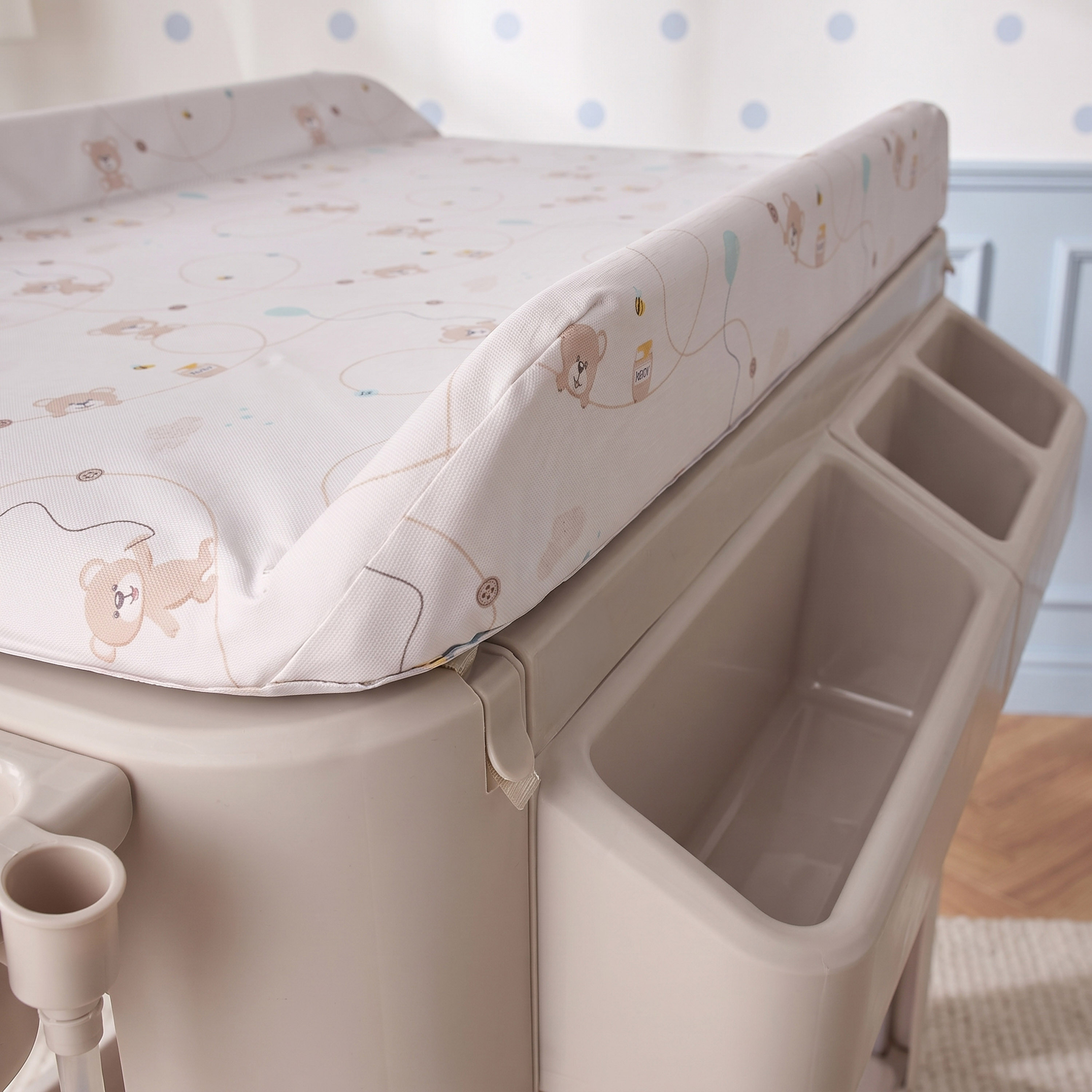 طاولة غيار بطبعات سفاري من جونيورز - 62x79x97 سم-baby-bathandcare-changingtables-image-6