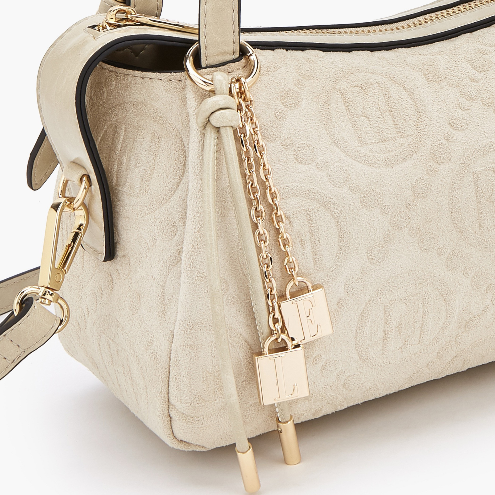 شنطة كتف بارزة الملمس مونوجرام وزينة دلايّة من إيل-women-bagsandwallets-handbags-image-3