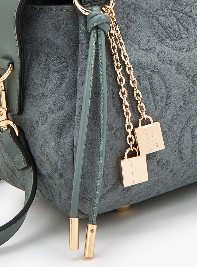 شنطة كتف بارزة الملمس مونوجرام وزينة دلايّة من إيل-women-bagsandwallets-handbags-image-4