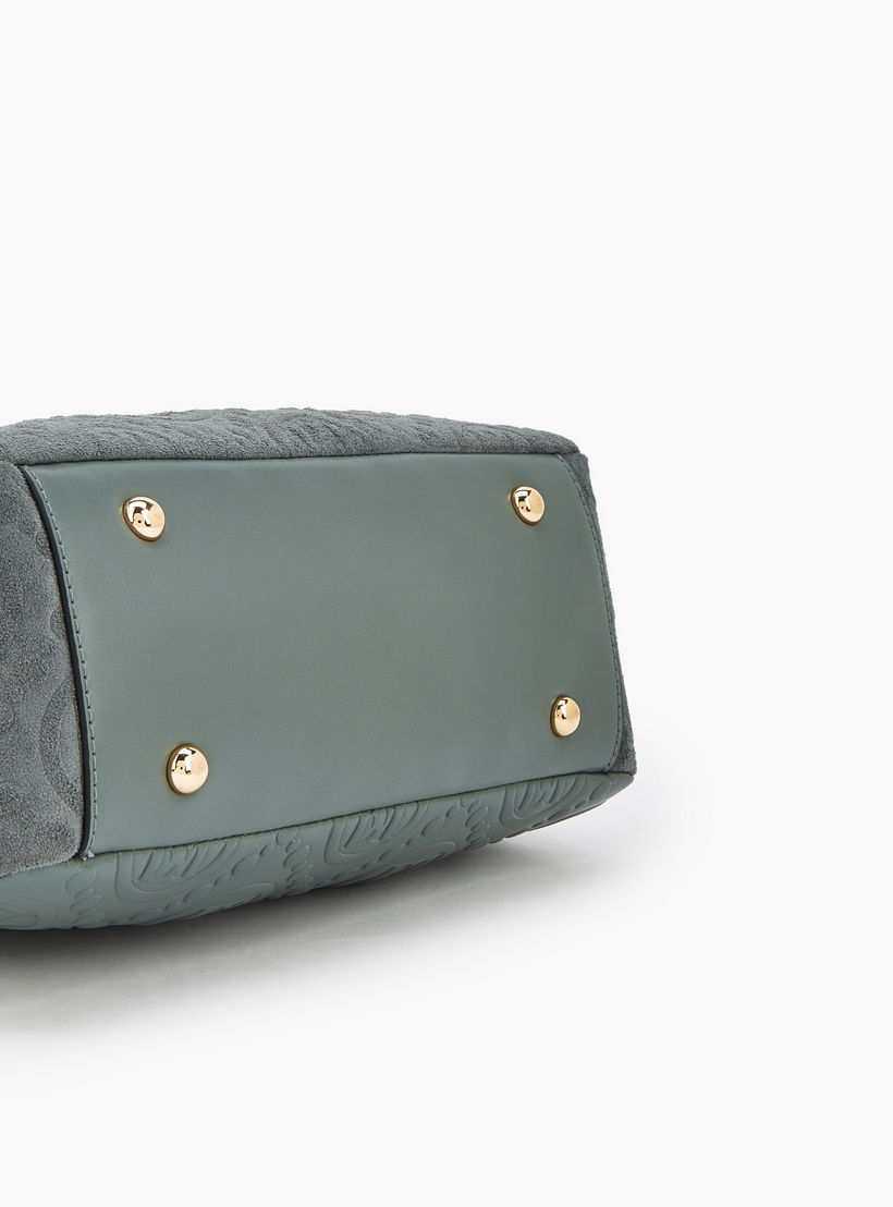 شنطة كتف بارزة الملمس مونوجرام وزينة دلايّة من إيل-women-bagsandwallets-handbags-image-6