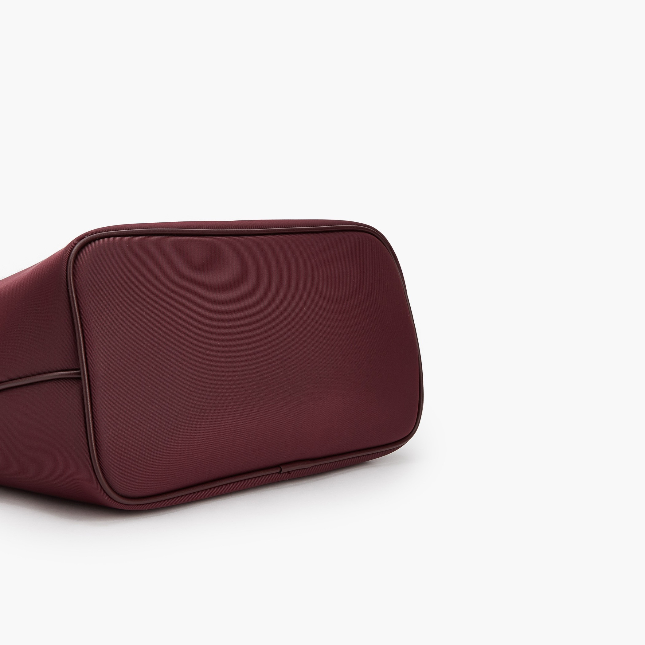 شنطة توتي بشعار منقوش بسحّاب إغلاق من سيليست-women-bagsandwallets-handbags-image-5