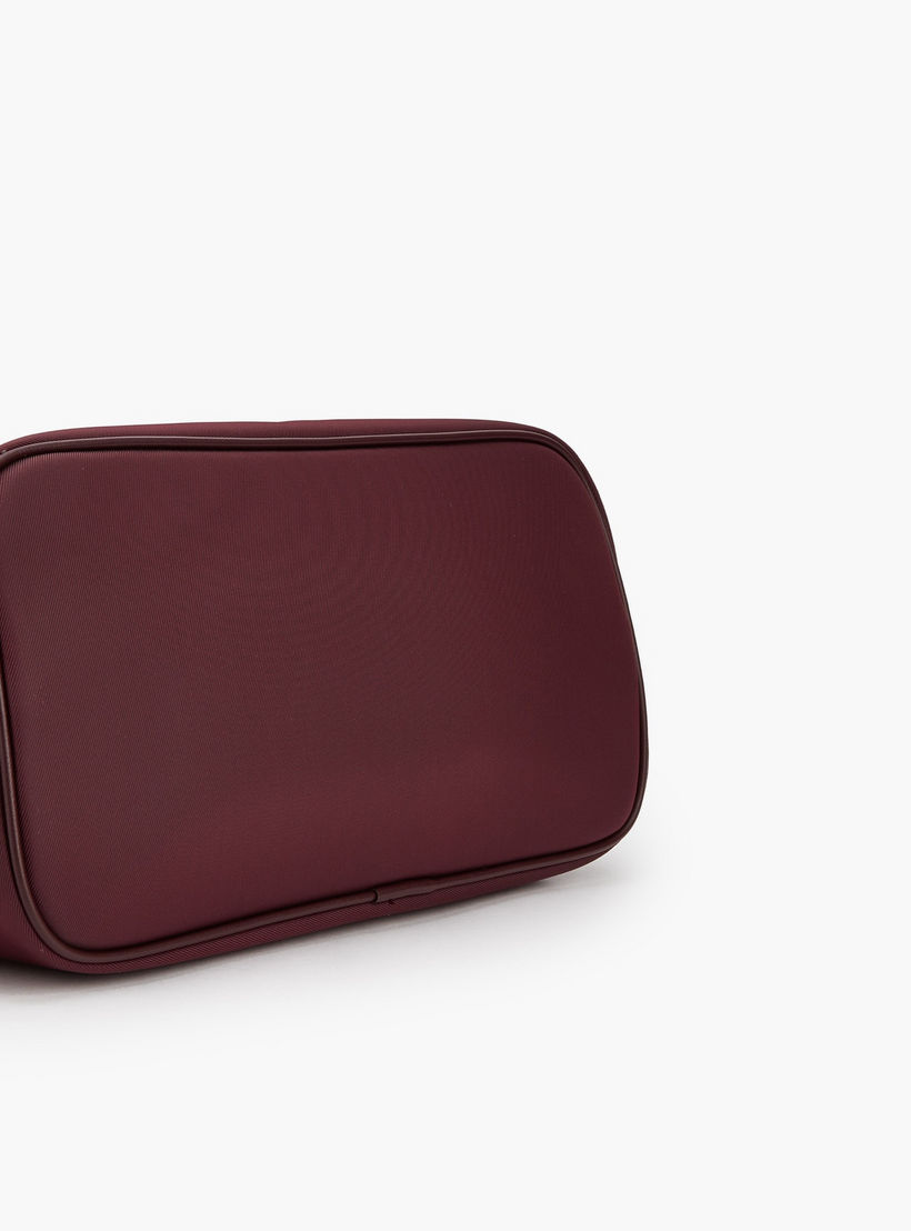 شنطة توتي بشعار منقوش بسحّاب إغلاق من سيليست-women-bagsandwallets-handbags-image-5