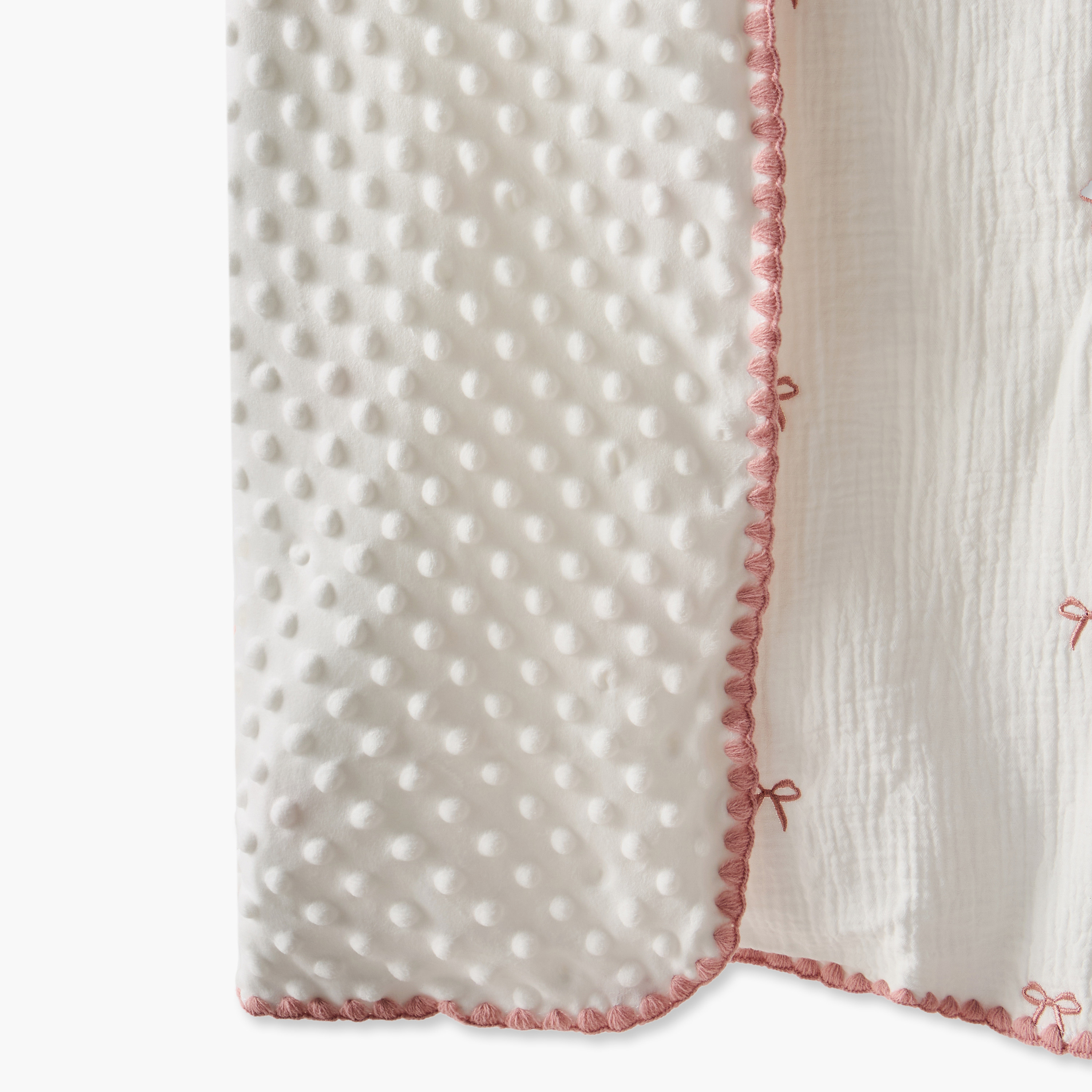 بطانية موسلين مطرزة من جونيورز-baby-nursery-blanketsandswaddles-receivingblankets-image-6