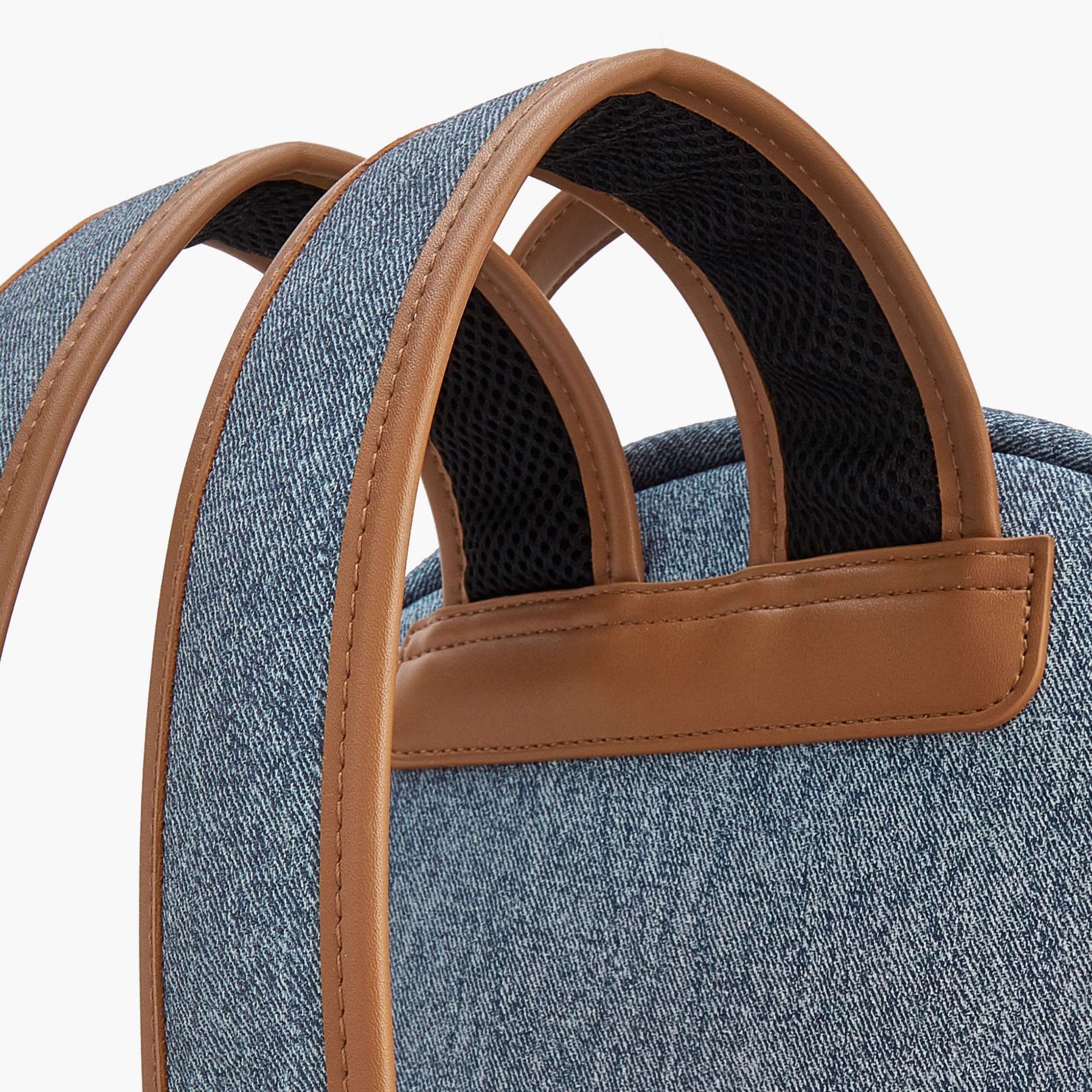 شنطة ظهر بحمالات كتف قابلة للتعديل وطبعات شعار من لي كوبر-women-bagsandwallets-backpacks-image-3