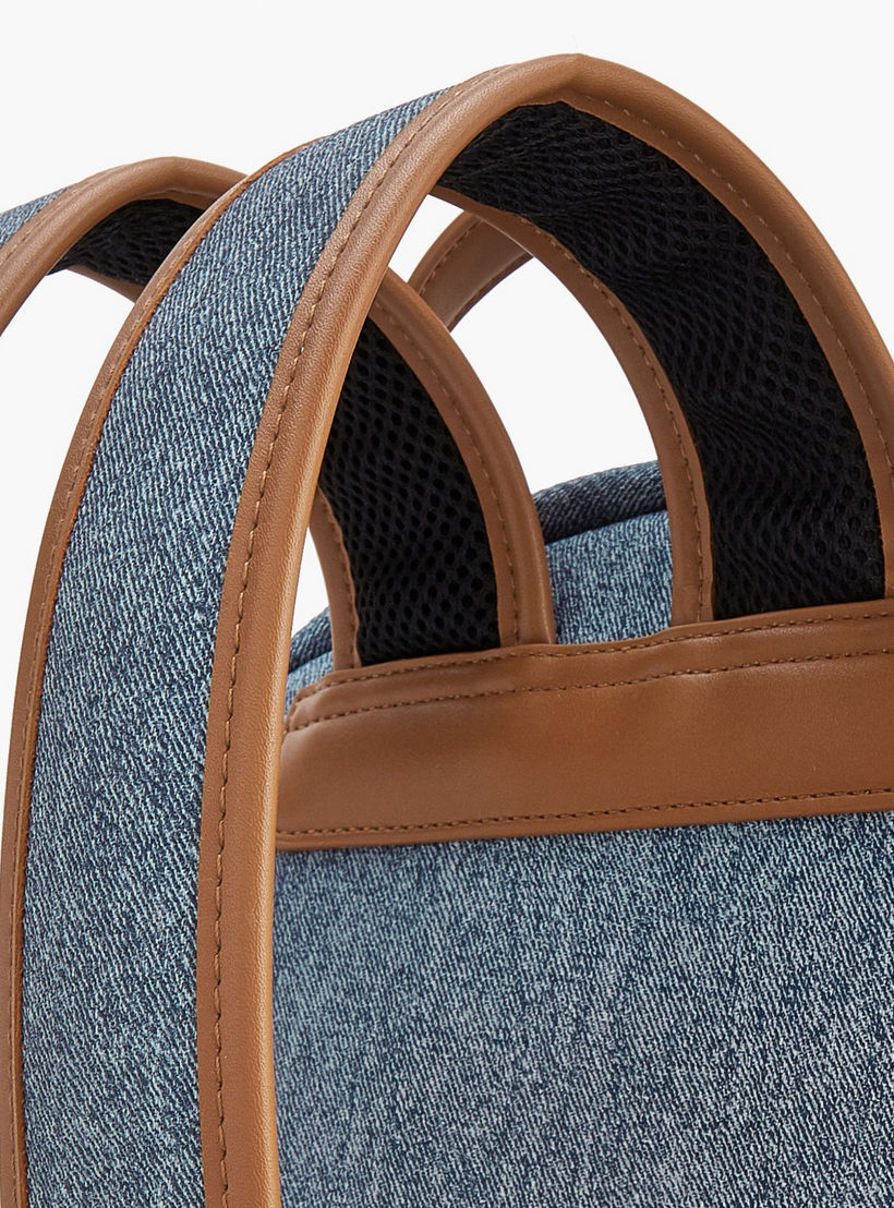 شنطة ظهر بحمالات كتف قابلة للتعديل وطبعات شعار من لي كوبر-women-bagsandwallets-backpacks-image-3