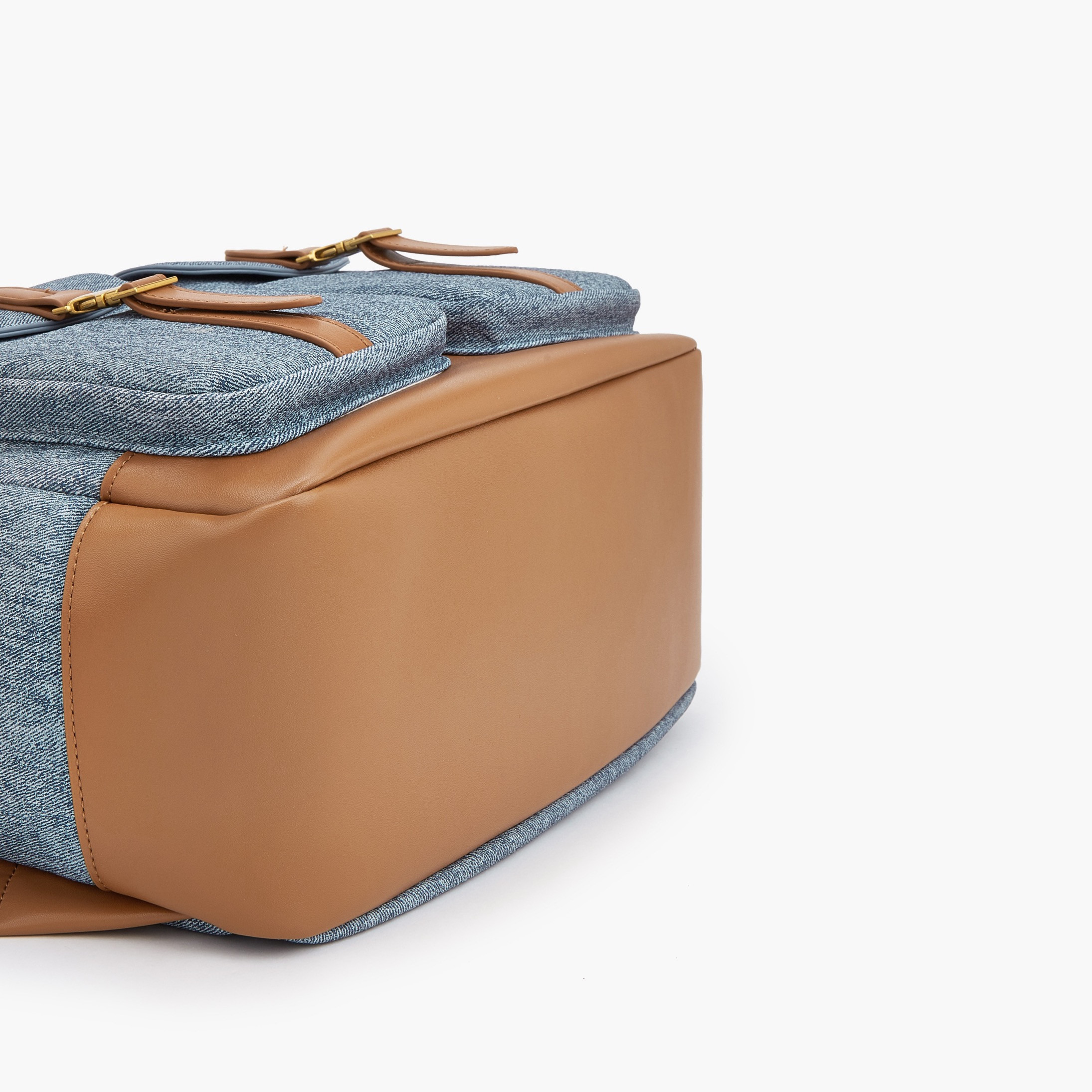 شنطة ظهر بحمالات كتف قابلة للتعديل وطبعات شعار من لي كوبر-women-bagsandwallets-backpacks-image-8