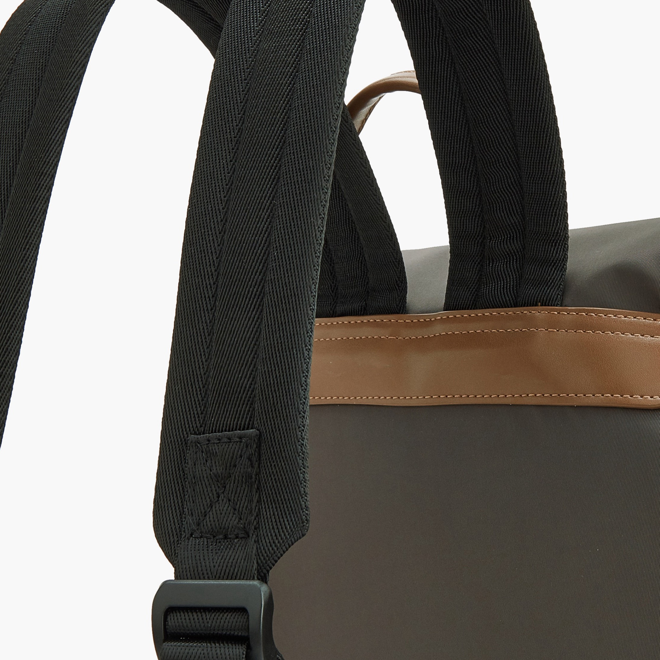 شنطة ظهر بأحزمة كتف قابلة للتعديل وطبعات الشعار من لي كوبر-school-bagsandbackpacks-backpacks-image-4