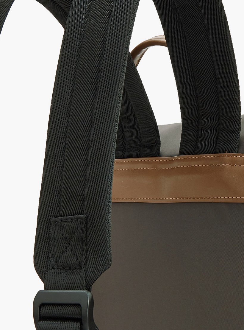 شنطة ظهر بأحزمة كتف قابلة للتعديل وطبعات الشعار من لي كوبر-school-bagsandbackpacks-backpacks-image-4
