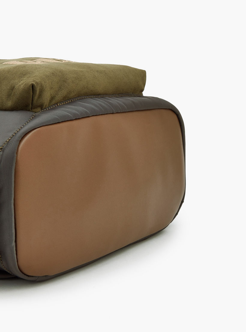 شنطة ظهر بأحزمة كتف قابلة للتعديل وطبعات الشعار من لي كوبر-school-bagsandbackpacks-backpacks-image-8