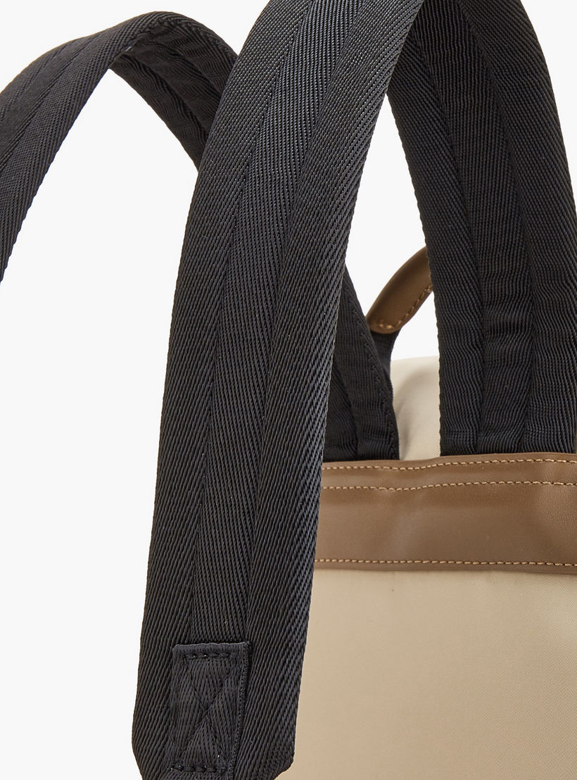 شنطة ظهر بأحزمة كتف قابلة للتعديل وطبعات الشعار من لي كوبر-school-bagsandbackpacks-backpacks-image-4