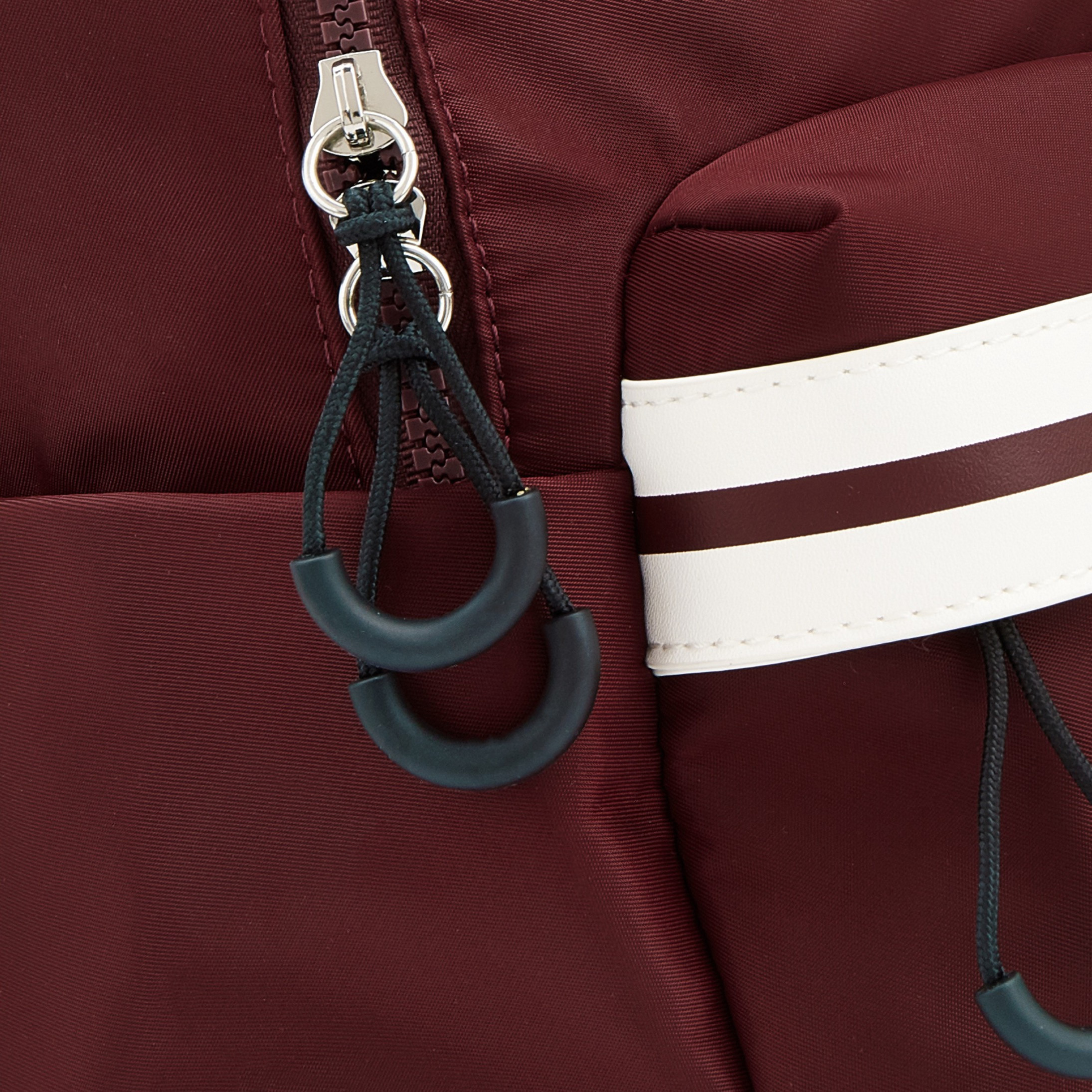 شنطة ظهر بأحزمة كتف قابلة للتعديل وطبعات الشعار من لي كوبر-school-bagsandbackpacks-backpacks-image-5