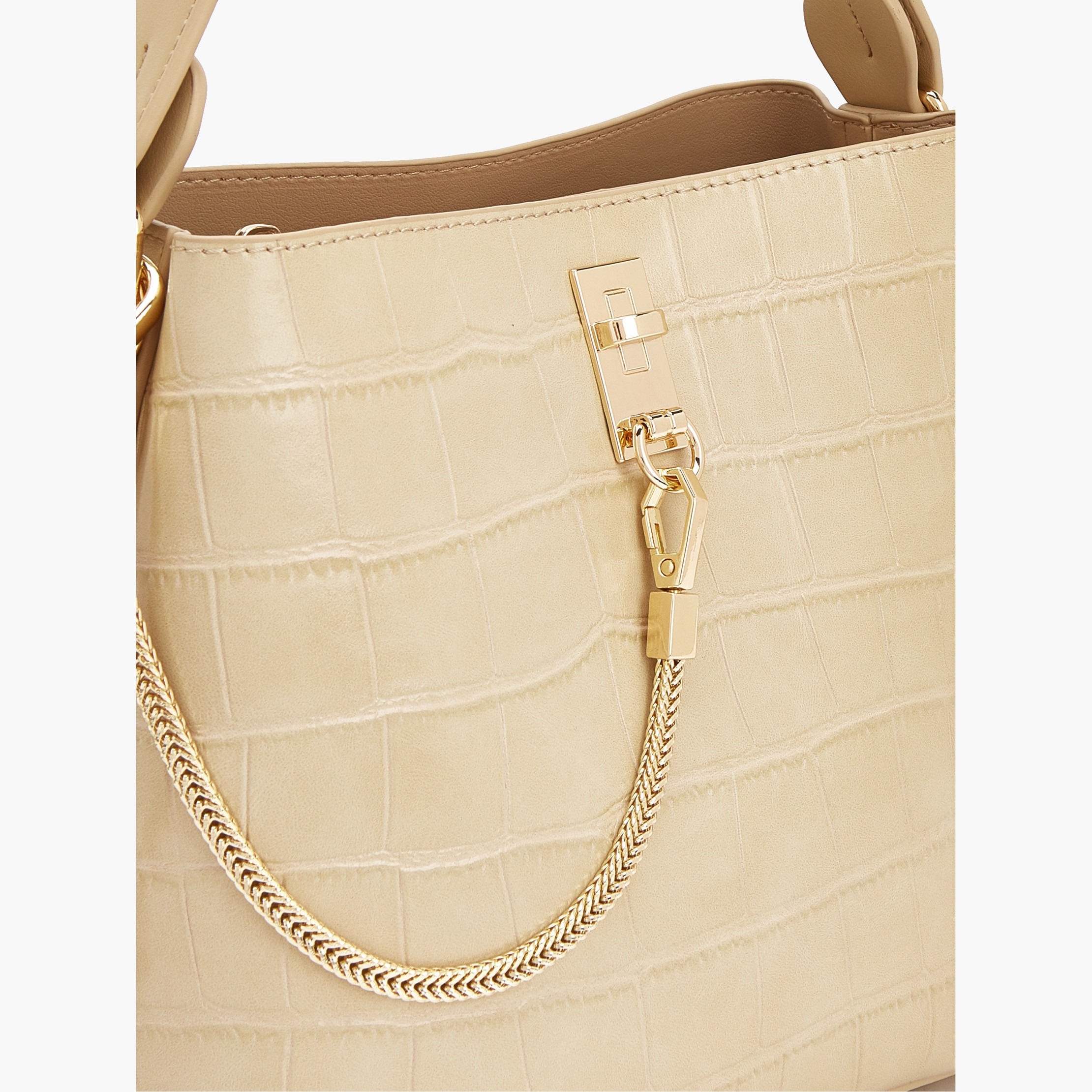 شنطة كتف بارزة الملمس بسحّاب من سيليست-women-bagsandwallets-handbags-image-4