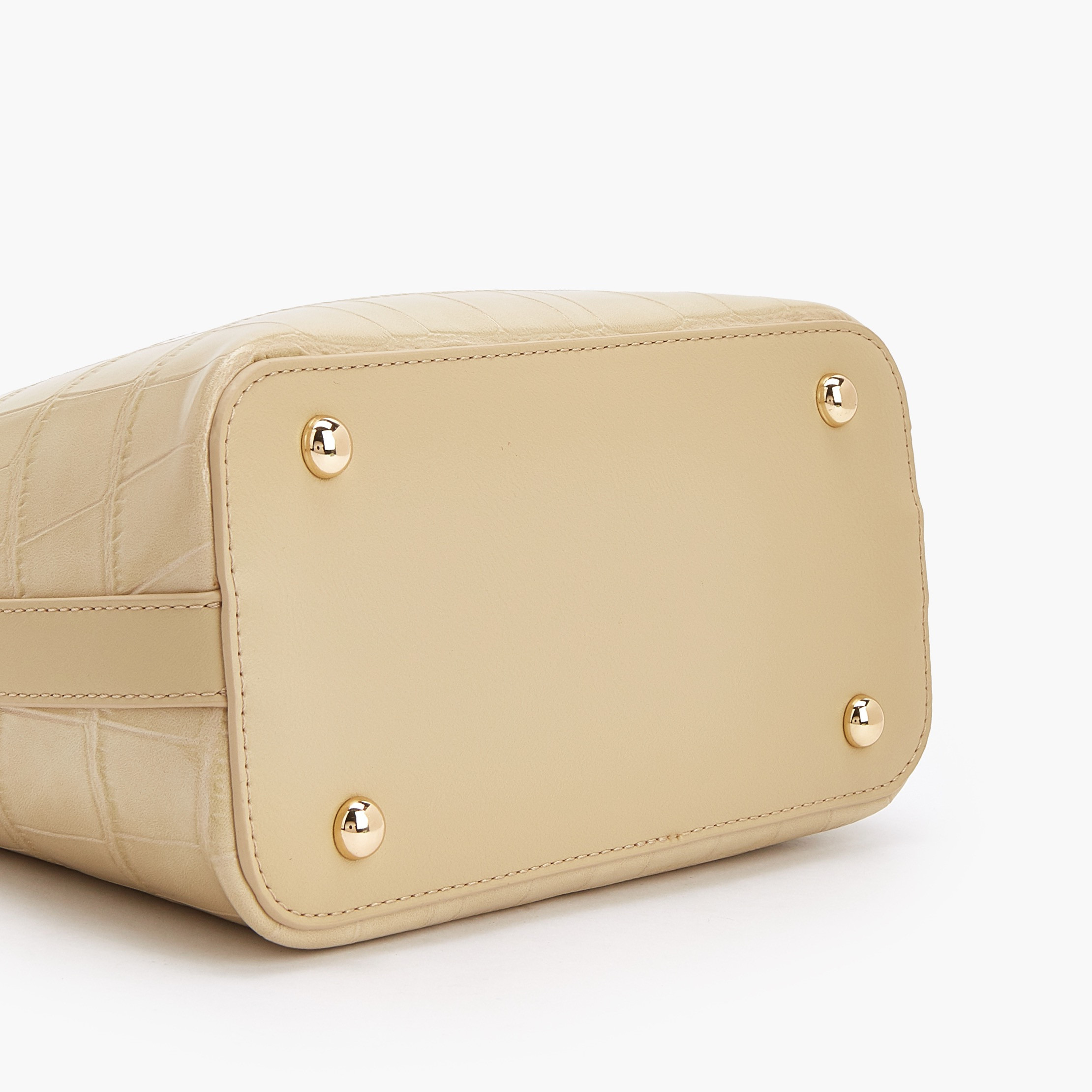 شنطة كتف بارزة الملمس بسحّاب من سيليست-women-bagsandwallets-handbags-image-6