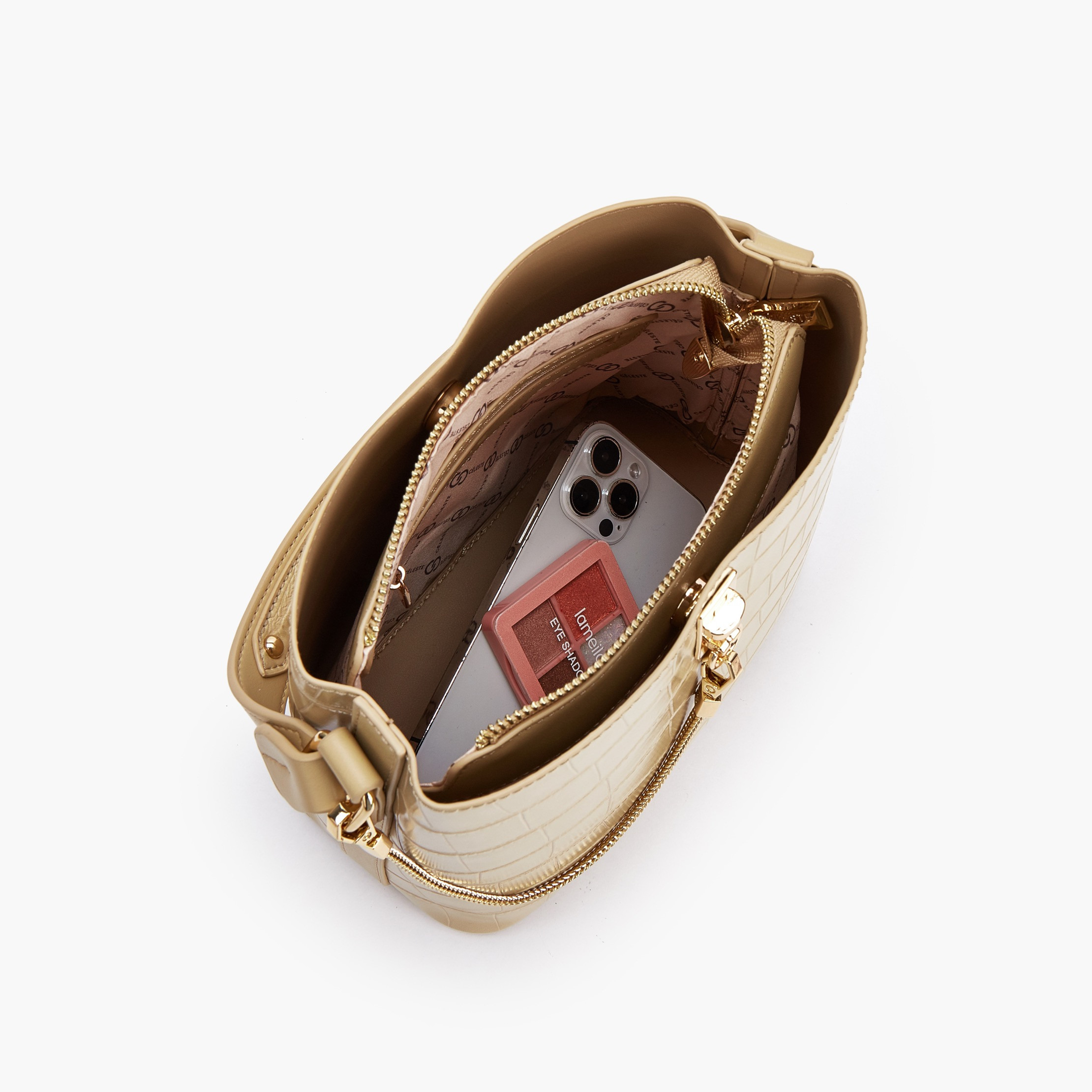 شنطة كتف بارزة الملمس بسحّاب من سيليست-women-bagsandwallets-handbags-image-7
