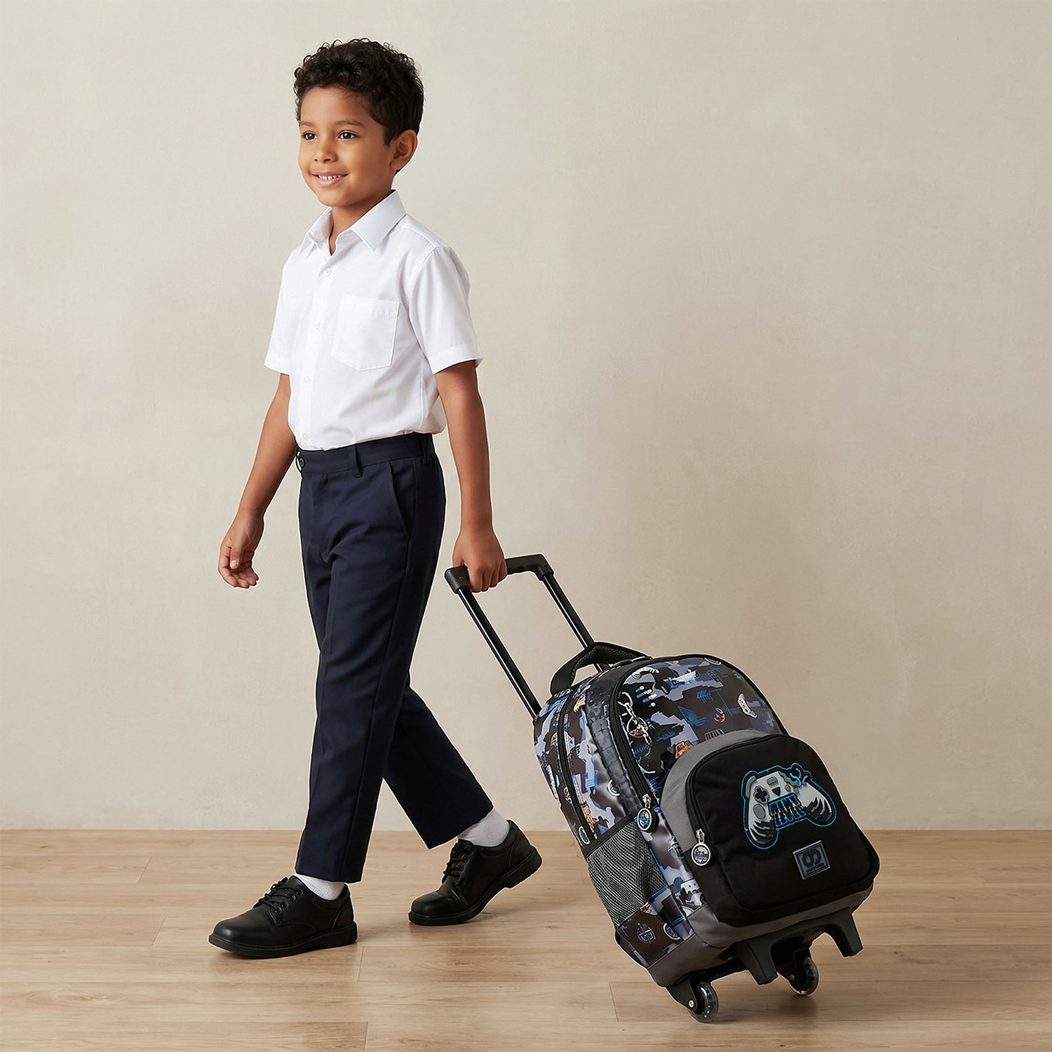 شنطة ترولي بطبعات ألعاب وسحاب إغلاق للأولاد 8-12 سنوات من سامي ستديو - 17 بوصة-school-bagsandbackpacks-trolleybags-image-3