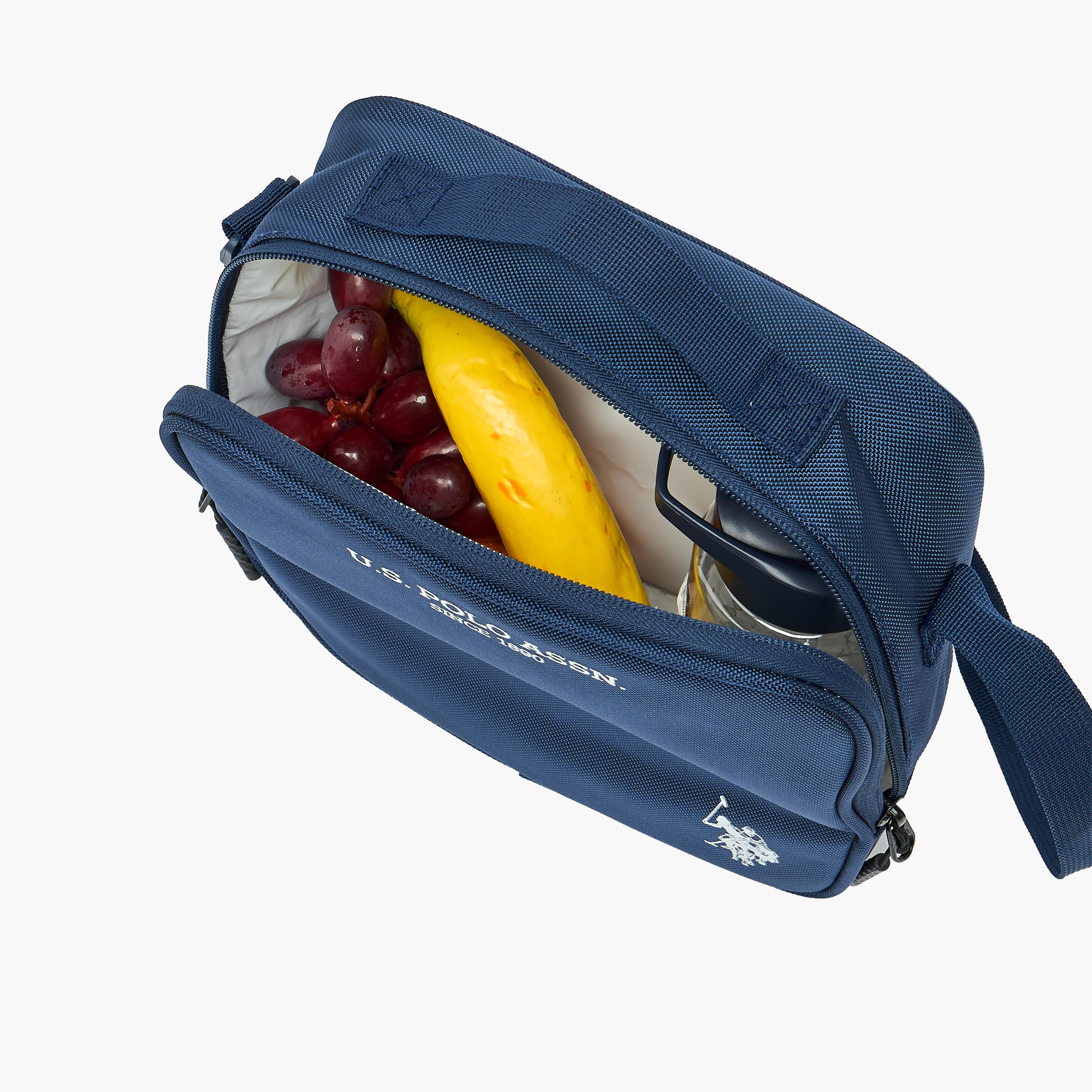 شنطة غداء بطبعات شعار وحزام قابل للتعديل للجنسين من 8 - 13 سنة من يو أس بولو أسن-school-lunchessentials-lunchbags-image-3