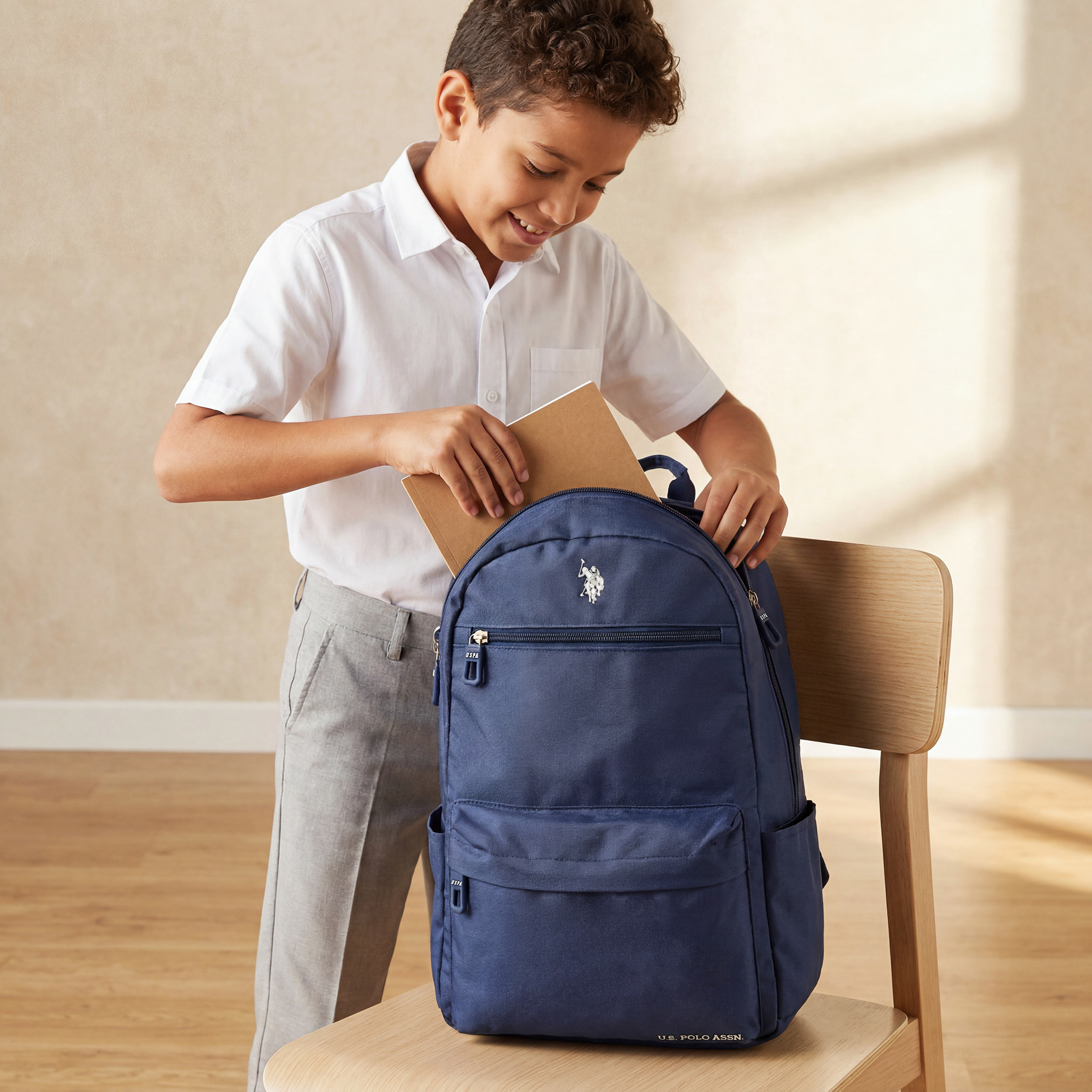 شنطة ظهر سادة بسحابات إغلاق للأولاد من سن 8 -13 سنة من يو إس بولو أسن - 18 بوصة-school-bagsandbackpacks-backpacks-image-3