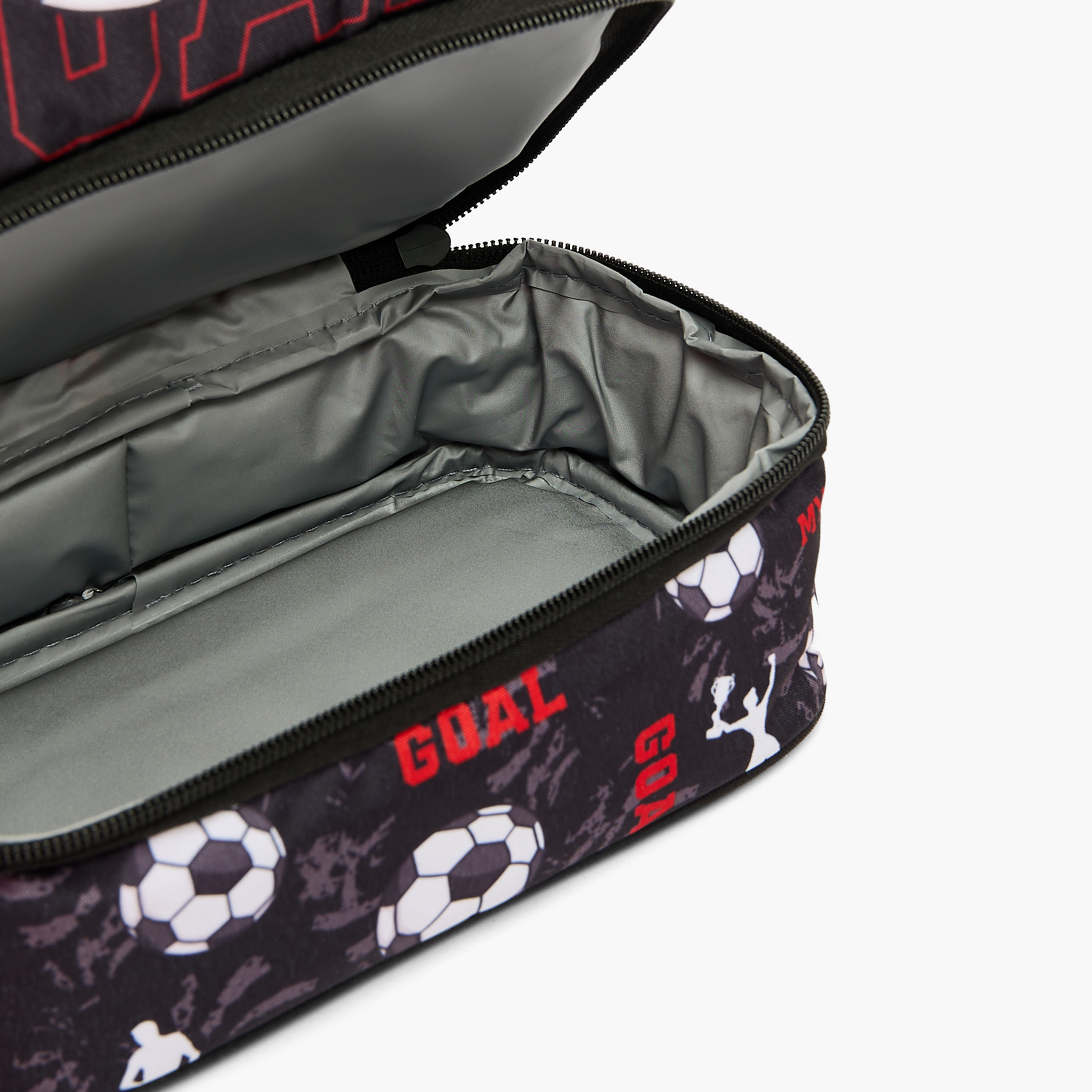 شنطة غداء للأولاد 5-8 سنوات بحزام كتف وطبعات كرة قدم من مست تيم-school-lunchessentials-lunchbags-image-6